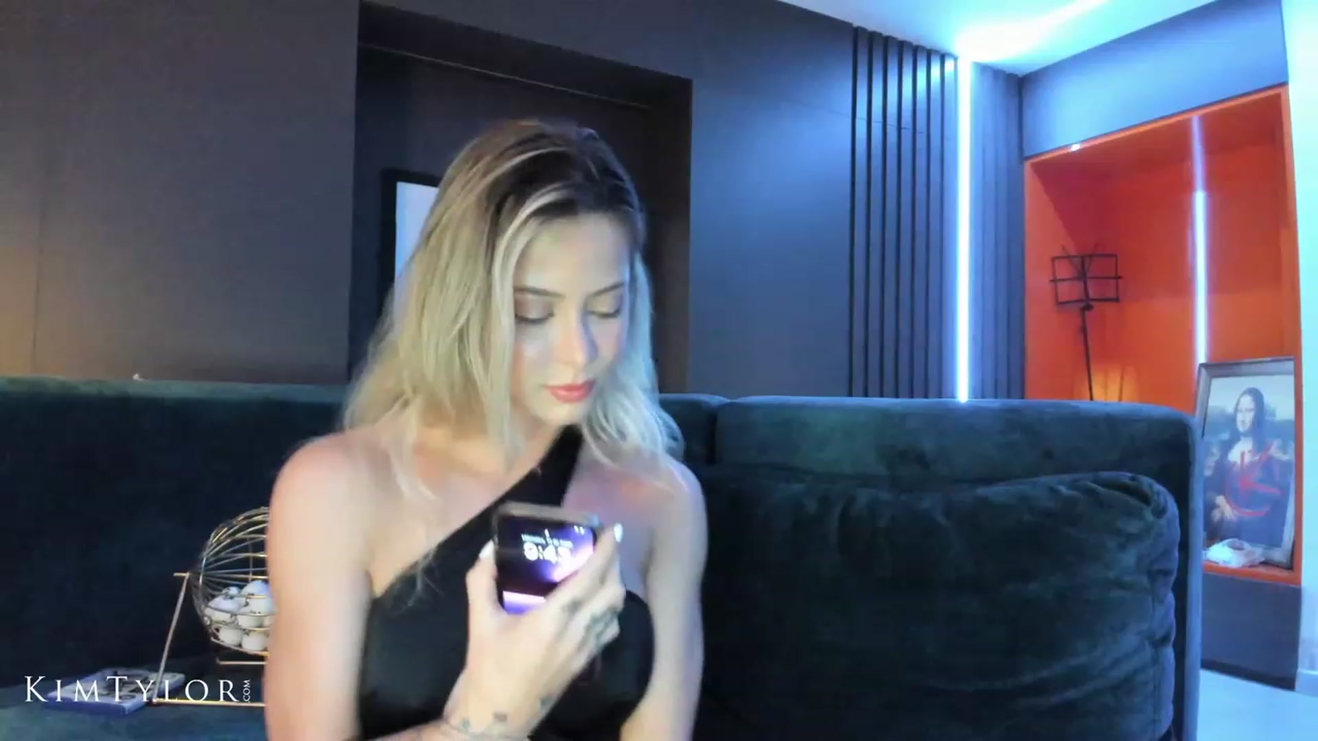 Gallery image thumbnail from Kimtylor_'s myfreecams stream on, 05/11/2023, 03:11 image 17 of 20