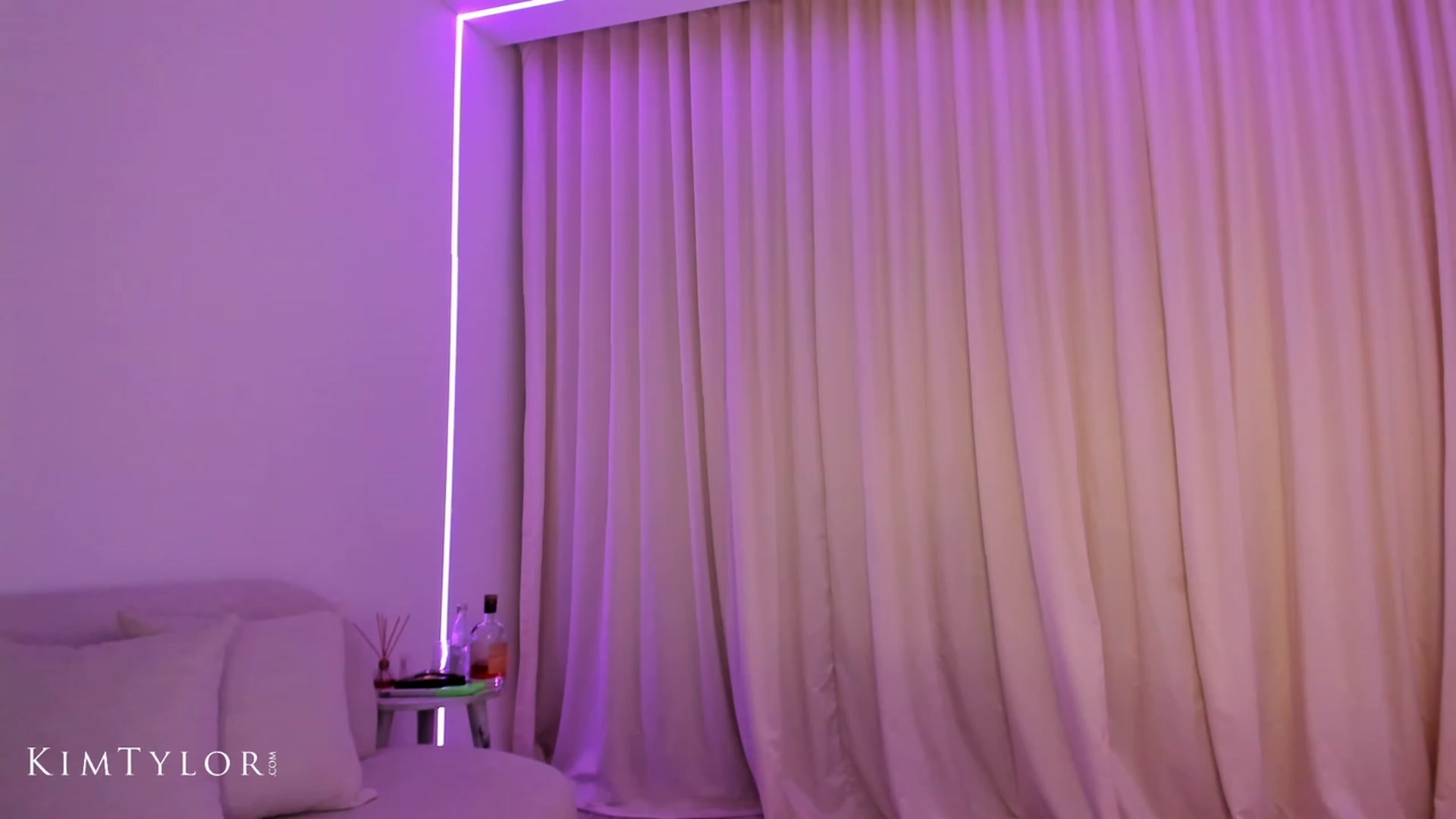 Gallery image thumbnail from Kimtylor_'s myfreecams stream on, 05/16/2023, 02:51 image 11 of 20