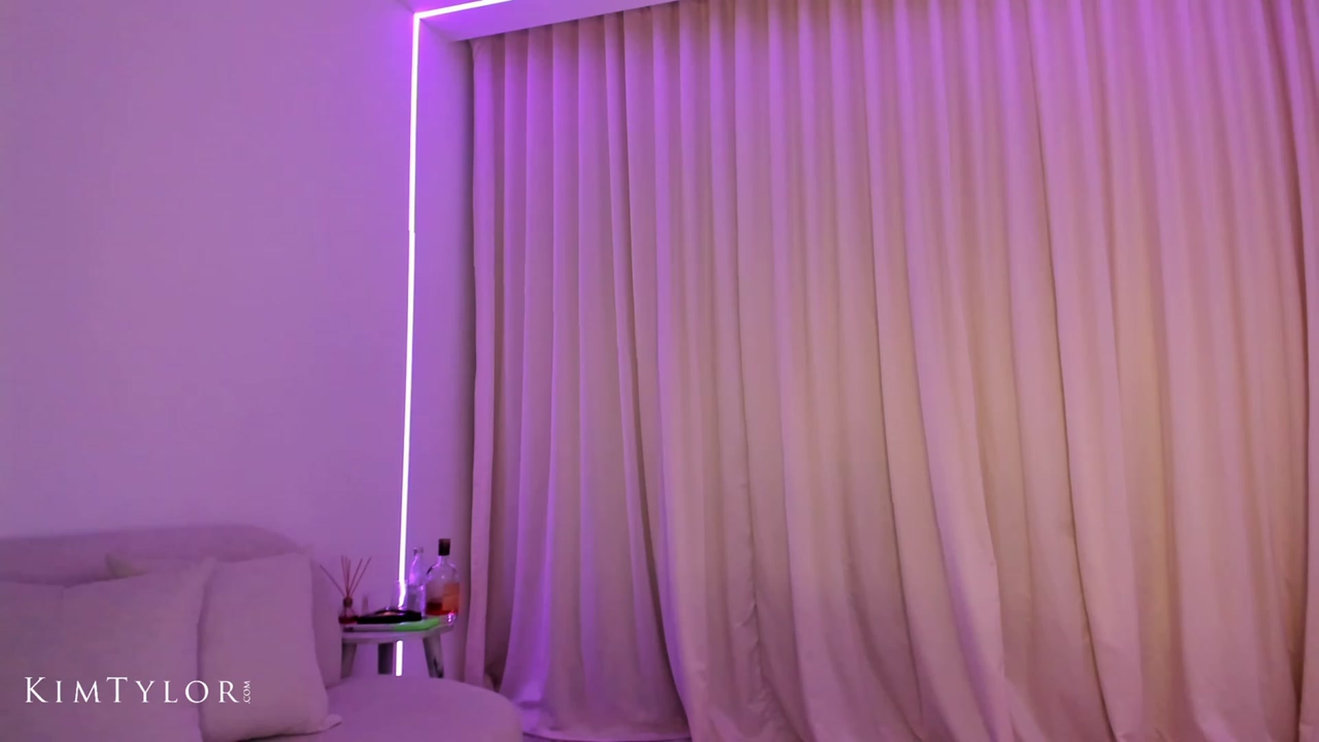 Gallery image thumbnail from Kimtylor_'s myfreecams stream on, 05/16/2023, 02:51 image 12 of 20