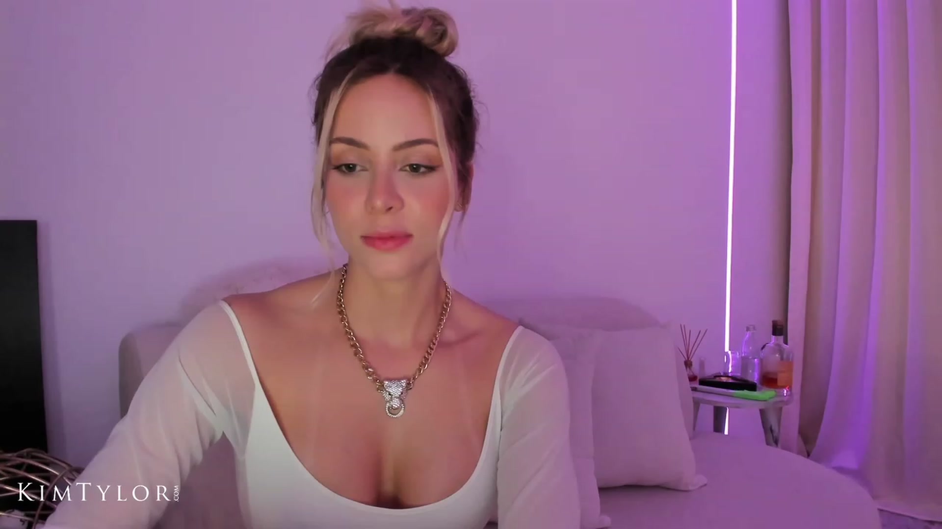Gallery image thumbnail from Kimtylor_'s myfreecams stream on, 05/16/2023, 02:51 image 9 of 20