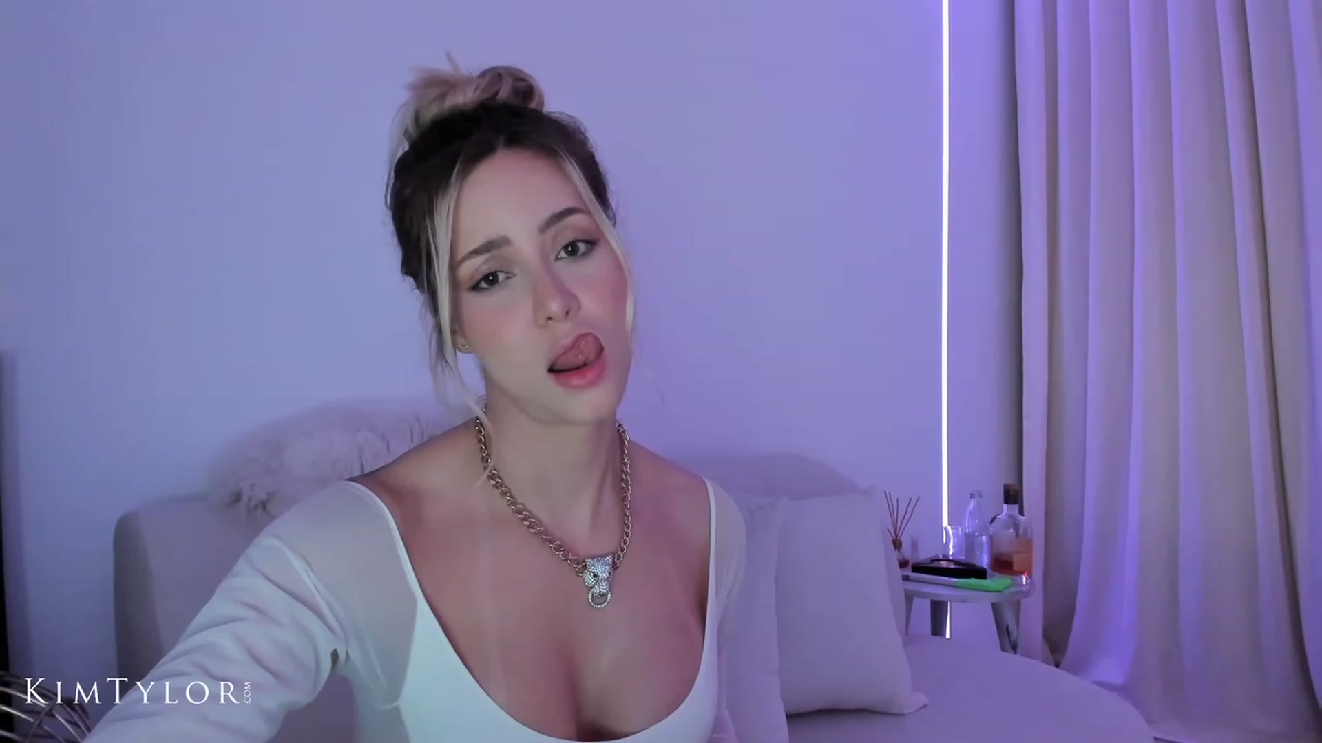 Gallery image thumbnail from Kimtylor_'s myfreecams stream on, 05/16/2023, 02:51 image 6 of 20