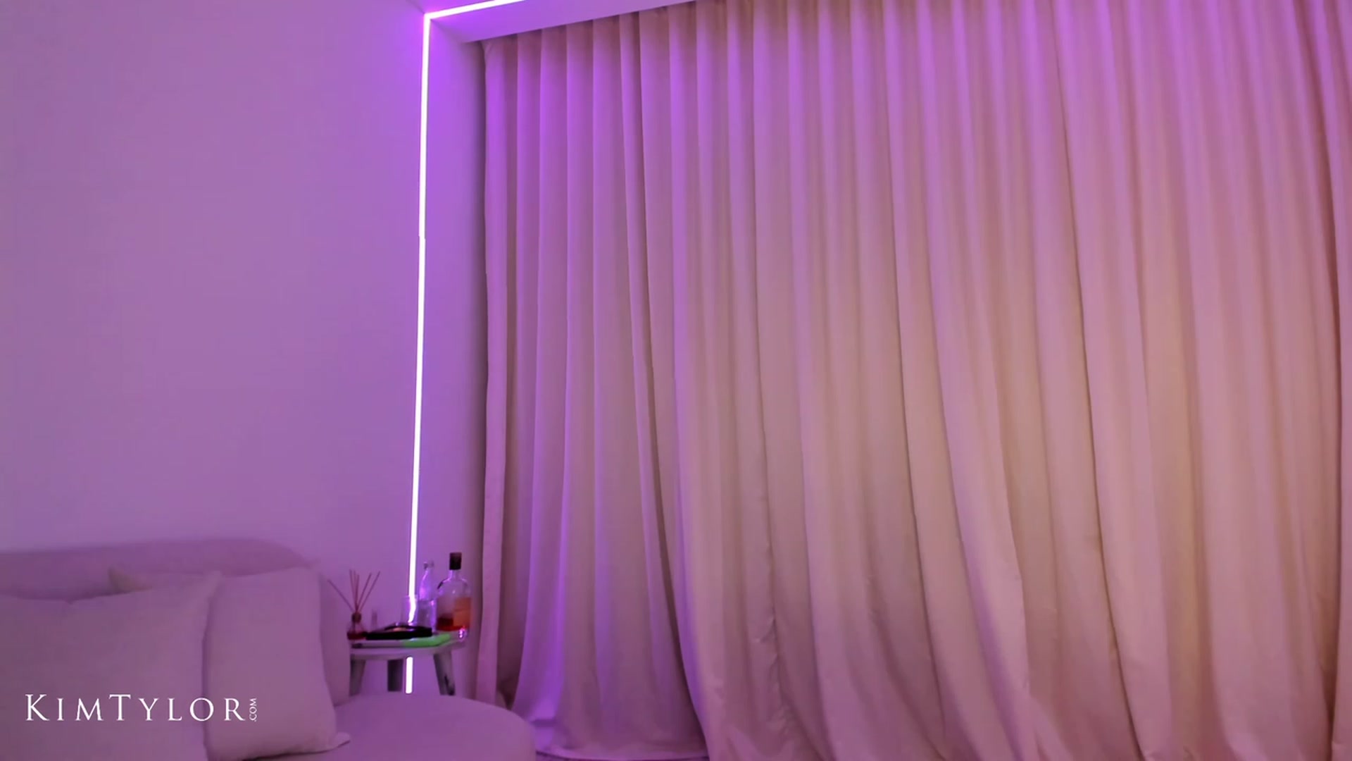 Gallery image thumbnail from Kimtylor_'s myfreecams stream on, 05/16/2023, 02:51 image 13 of 20
