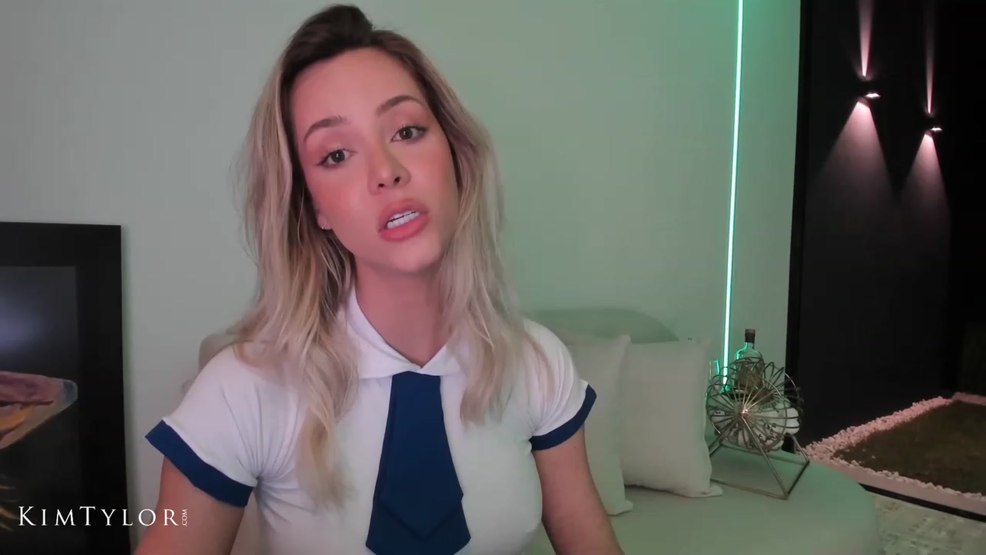 Gallery image thumbnail from Kimtylor_'s myfreecams stream on, 05/18/2023, 04:03 image 9 of 20