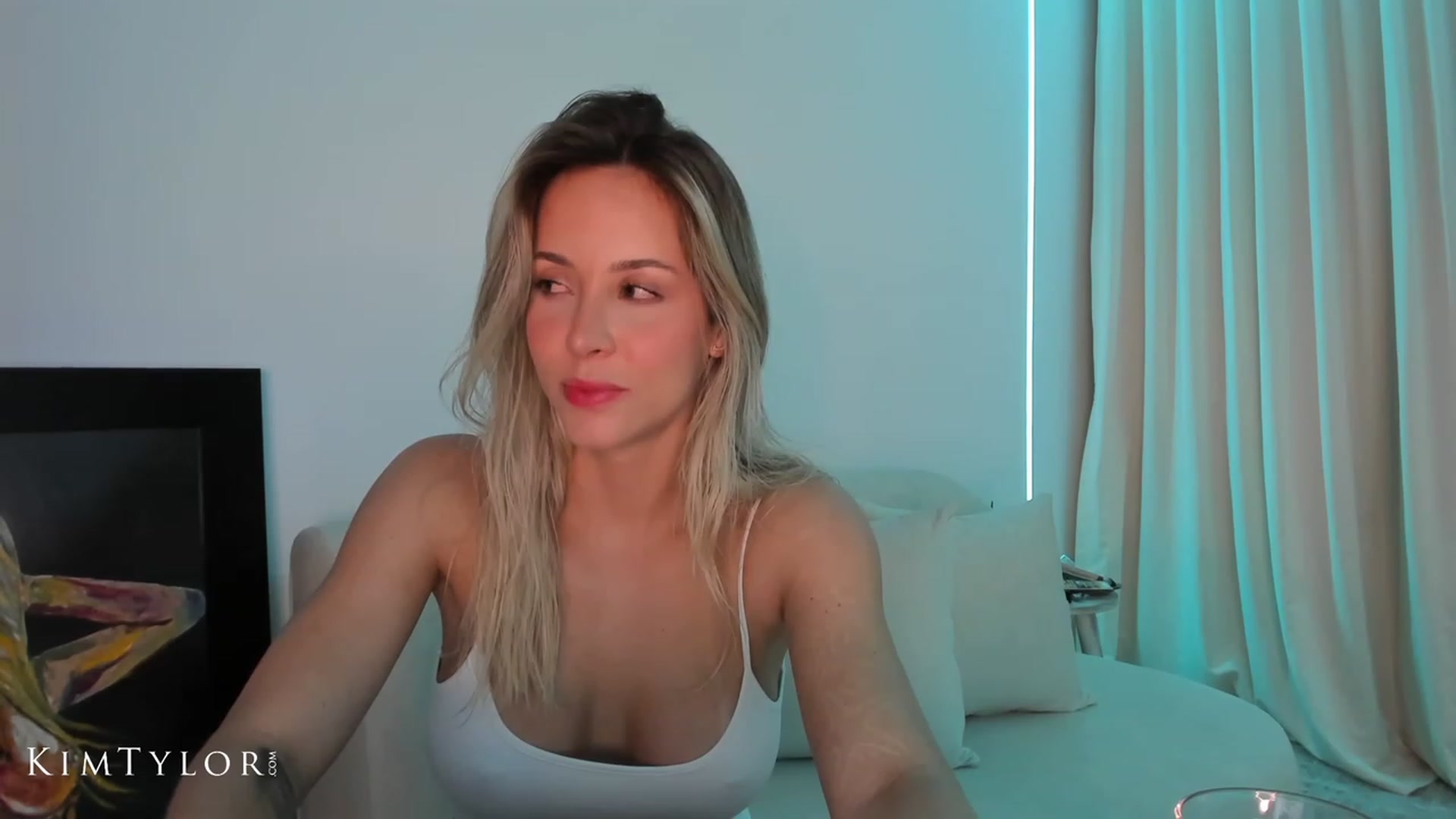 Gallery image thumbnail from Kimtylor_'s myfreecams stream on, 06/21/2023, 02:37 image 8 of 20