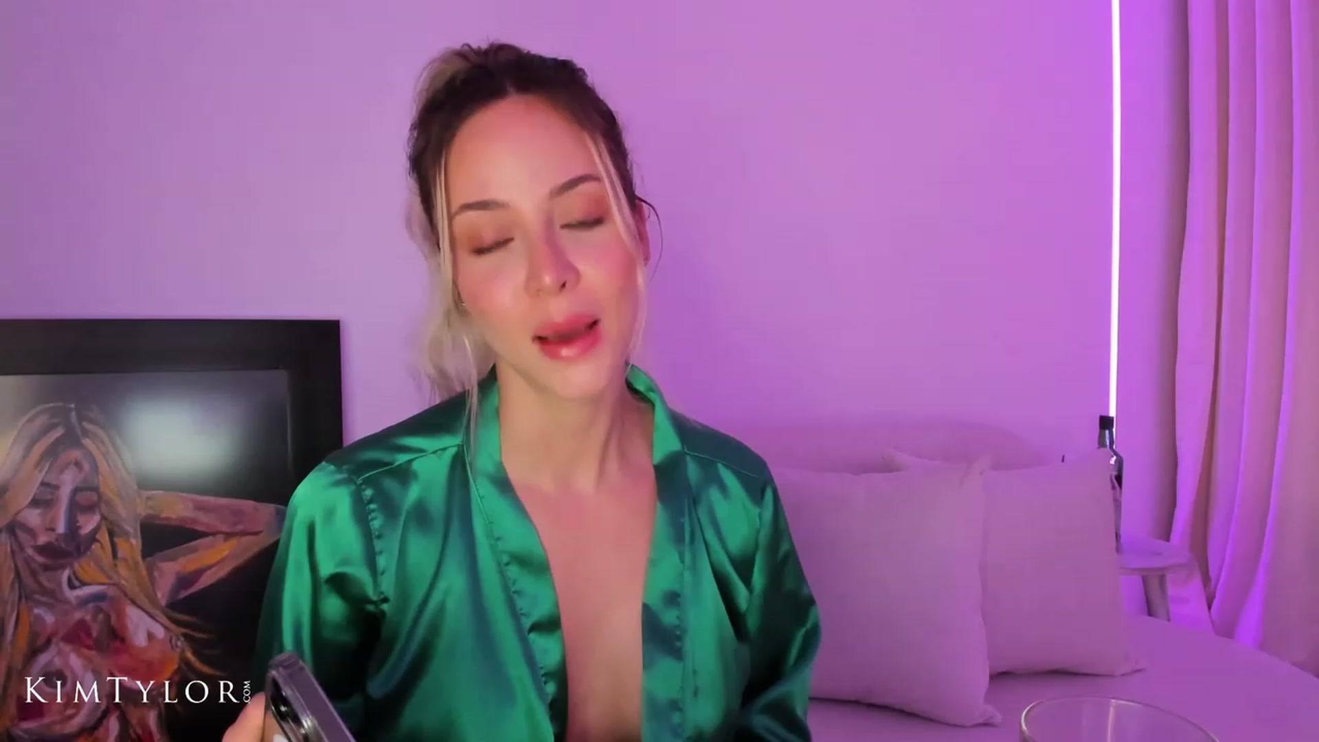 Gallery image thumbnail from Kimtylor_'s myfreecams stream on, 06/24/2023, 01:51 image 8 of 20