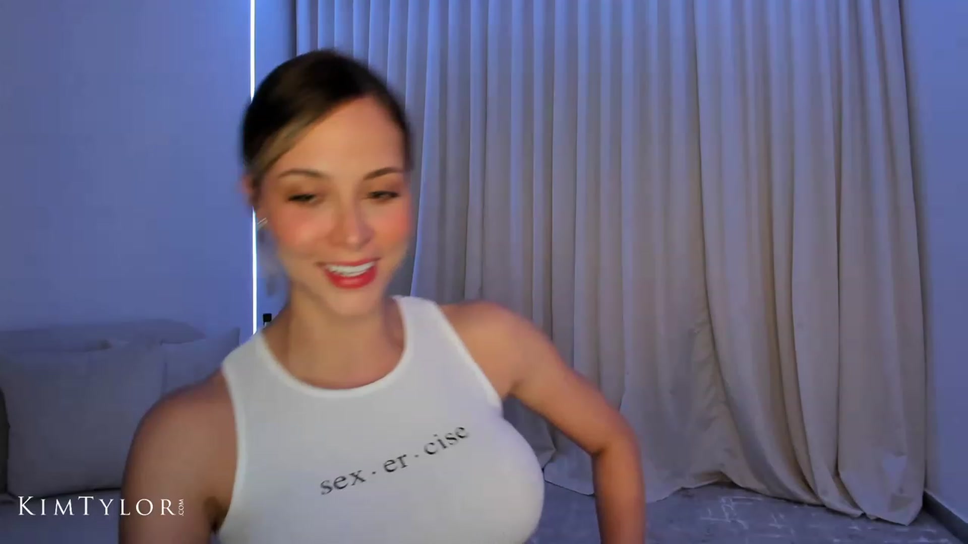 Gallery image thumbnail from Kimtylor_'s myfreecams stream on, 06/27/2023, 02:07 image 12 of 20