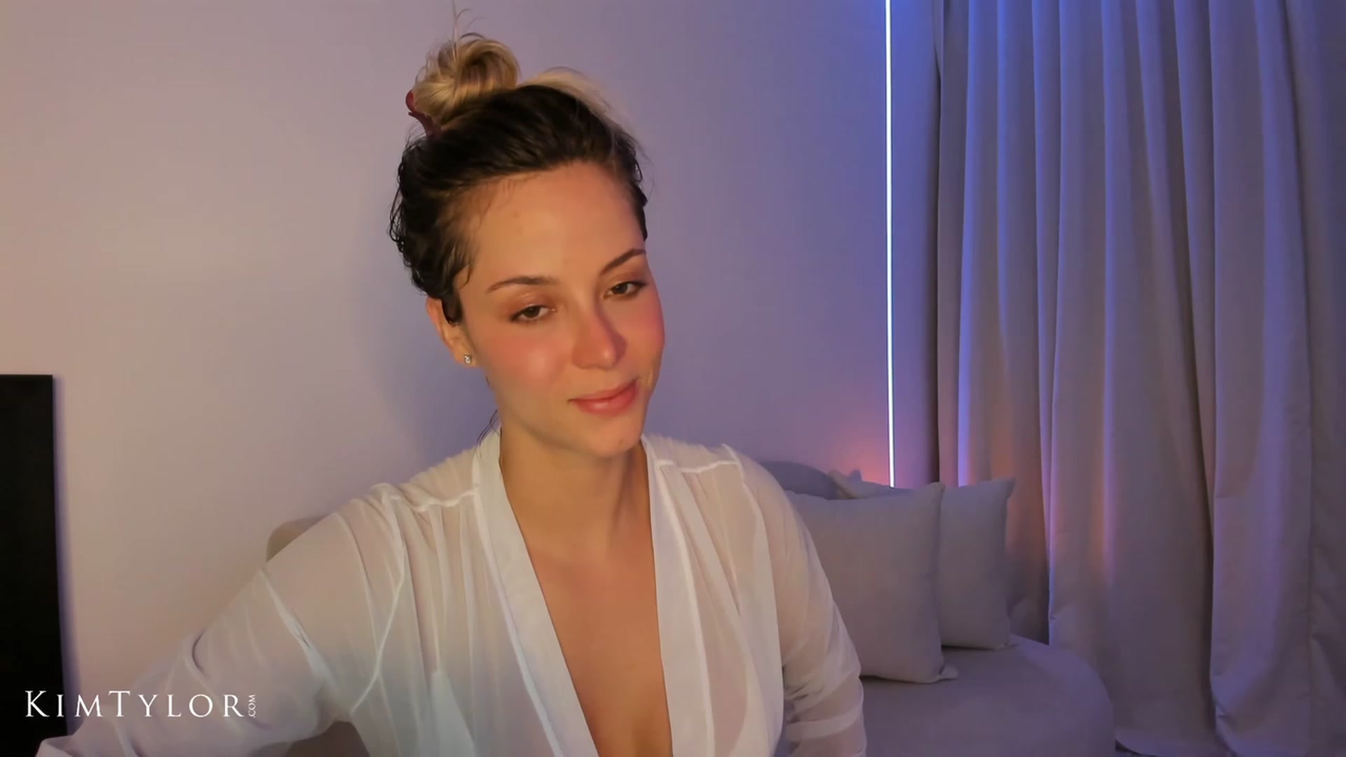 Gallery image thumbnail from Kimtylor_'s myfreecams stream on, 08/05/2023, 01:48 image 13 of 20