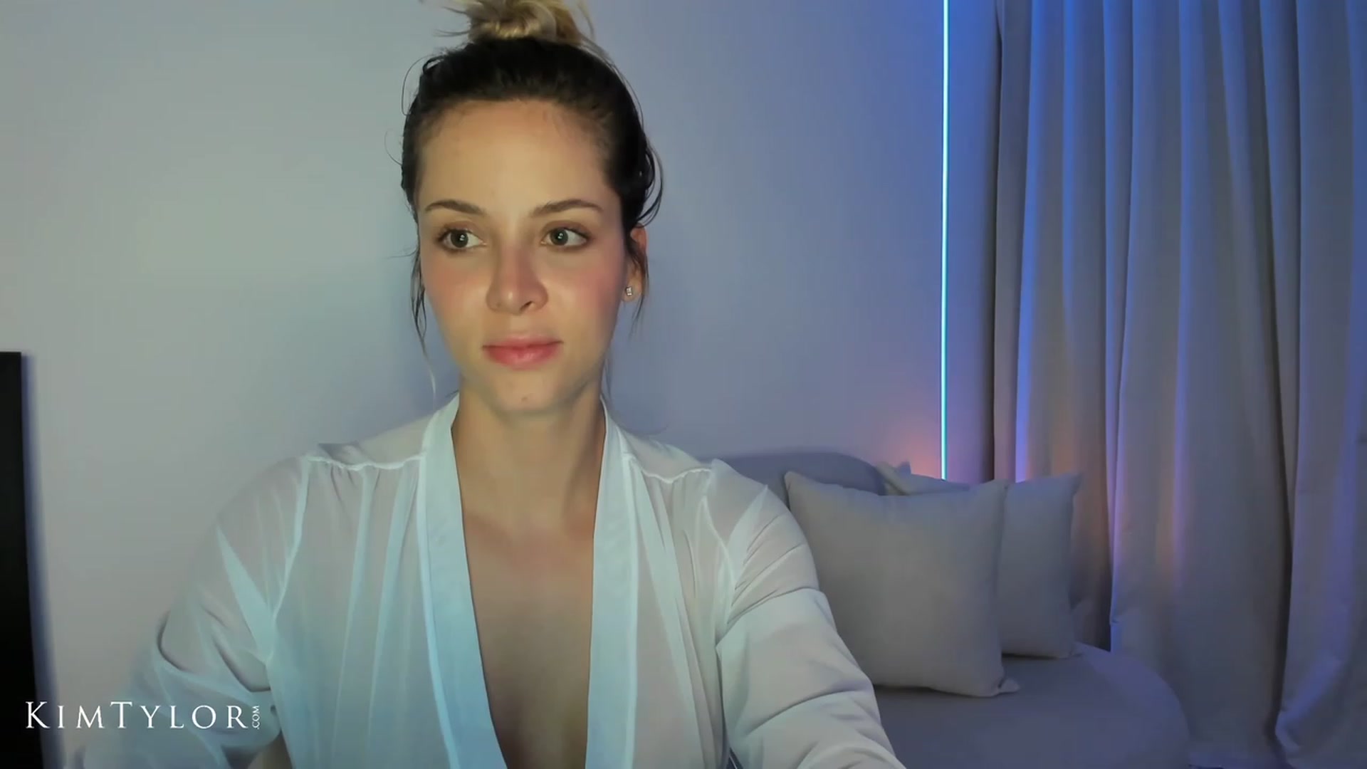 Gallery image thumbnail from Kimtylor_'s myfreecams stream on, 08/05/2023, 03:09 image 18 of 20