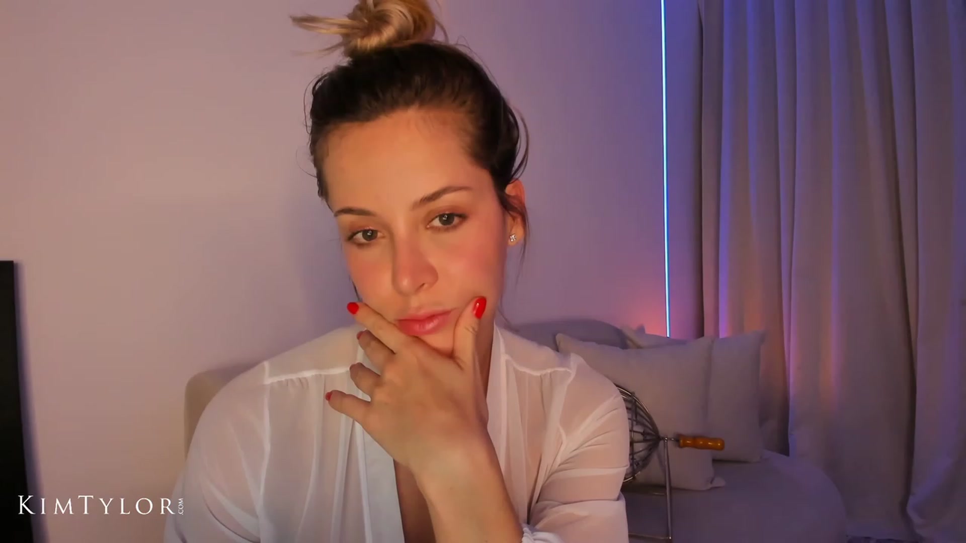 Gallery image thumbnail from Kimtylor_'s myfreecams stream on, 08/05/2023, 03:09 image 16 of 20