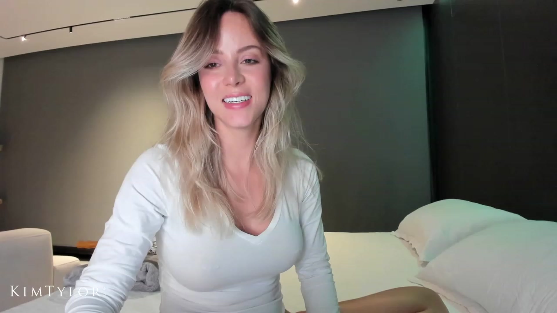 Gallery image thumbnail from Kimtylor_'s myfreecams stream on, 08/29/2023, 02:49 image 5 of 20