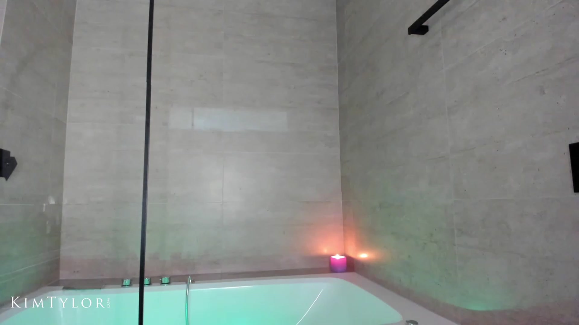 Gallery image thumbnail from Kimtylor_'s myfreecams stream on, 09/05/2023, 01:46 image 13 of 20