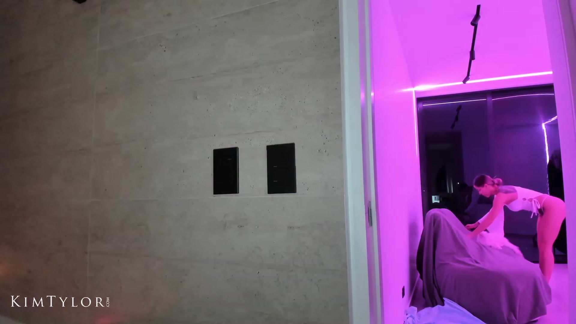 Gallery image thumbnail from Kimtylor_'s myfreecams stream on, 09/05/2023, 01:46 image 11 of 20