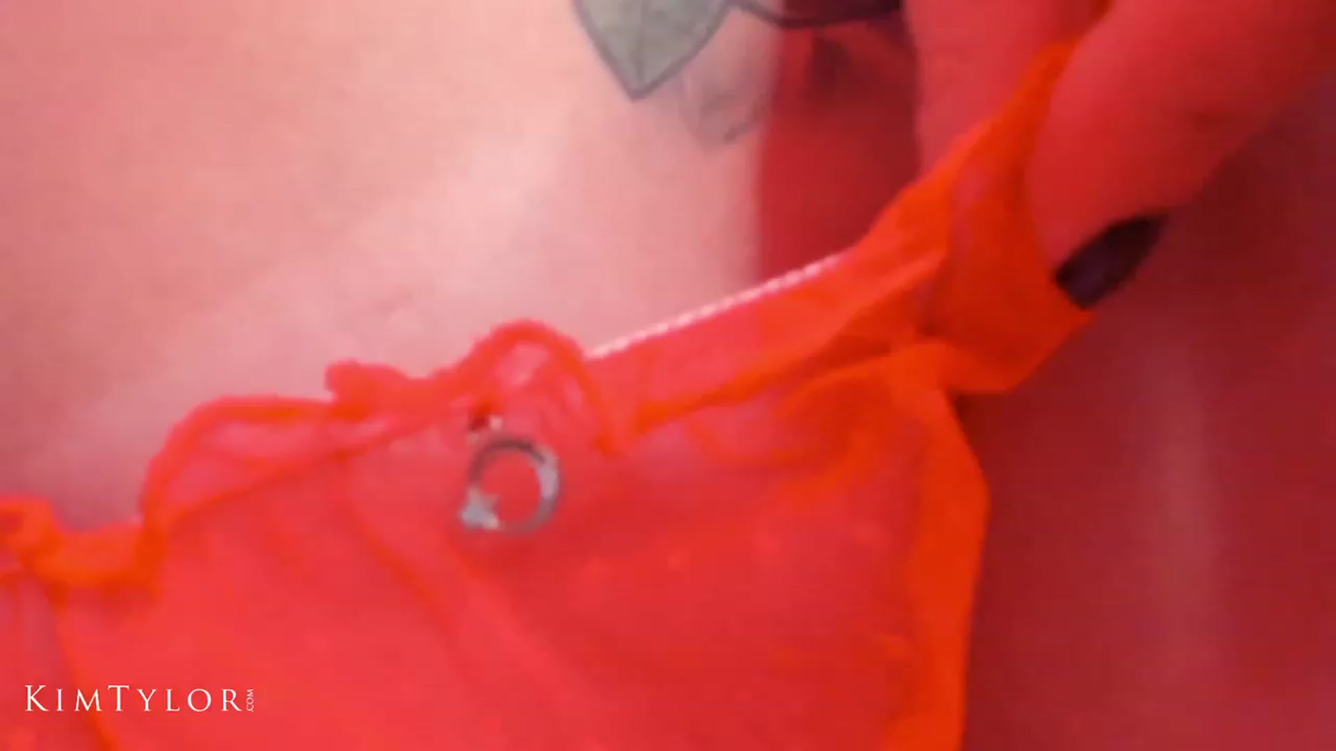 Gallery image thumbnail from Kimtylor_'s myfreecams stream on, 09/17/2023, 01:41 image 6 of 20