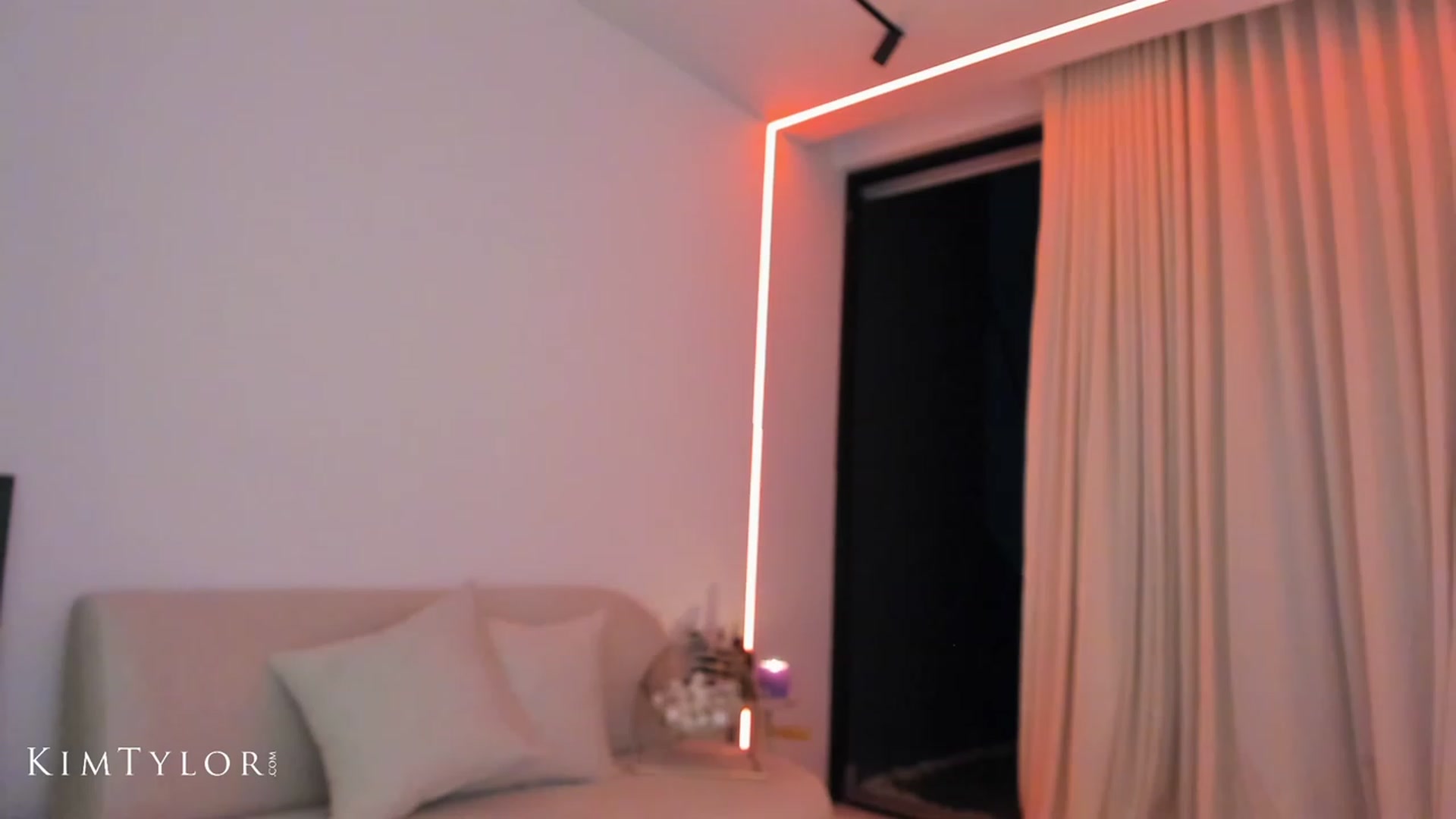 Gallery image thumbnail from Kimtylor_'s myfreecams stream on, 09/17/2023, 03:52 image 4 of 20
