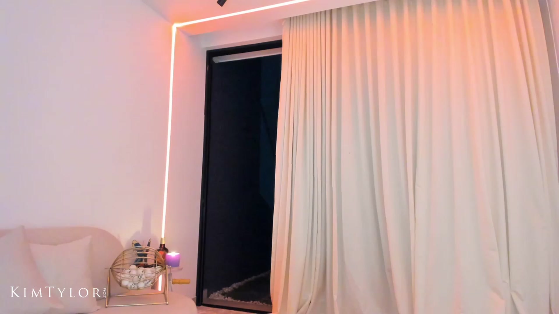 Gallery image thumbnail from Kimtylor_'s myfreecams stream on, 09/17/2023, 03:52 image 10 of 20