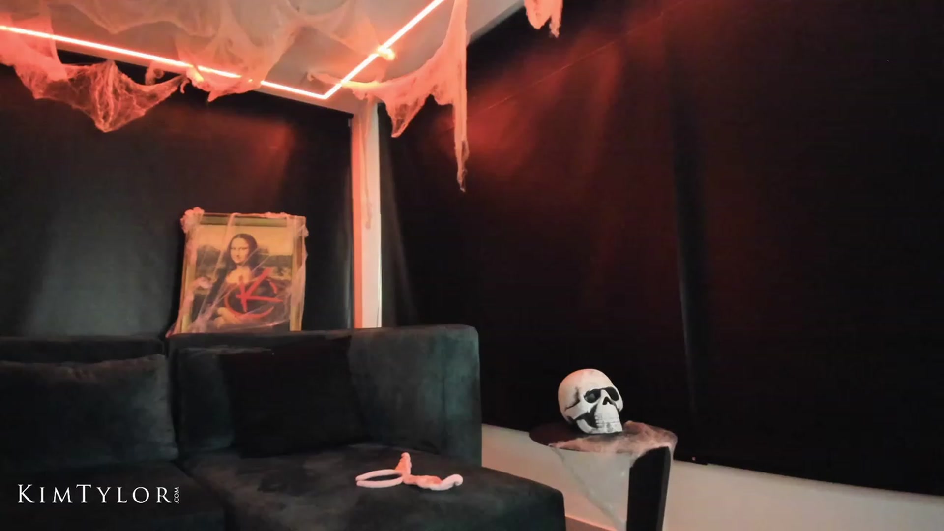 Gallery image thumbnail from Kimtylor_'s myfreecams stream on, 09/30/2023, 04:37 image 16 of 20