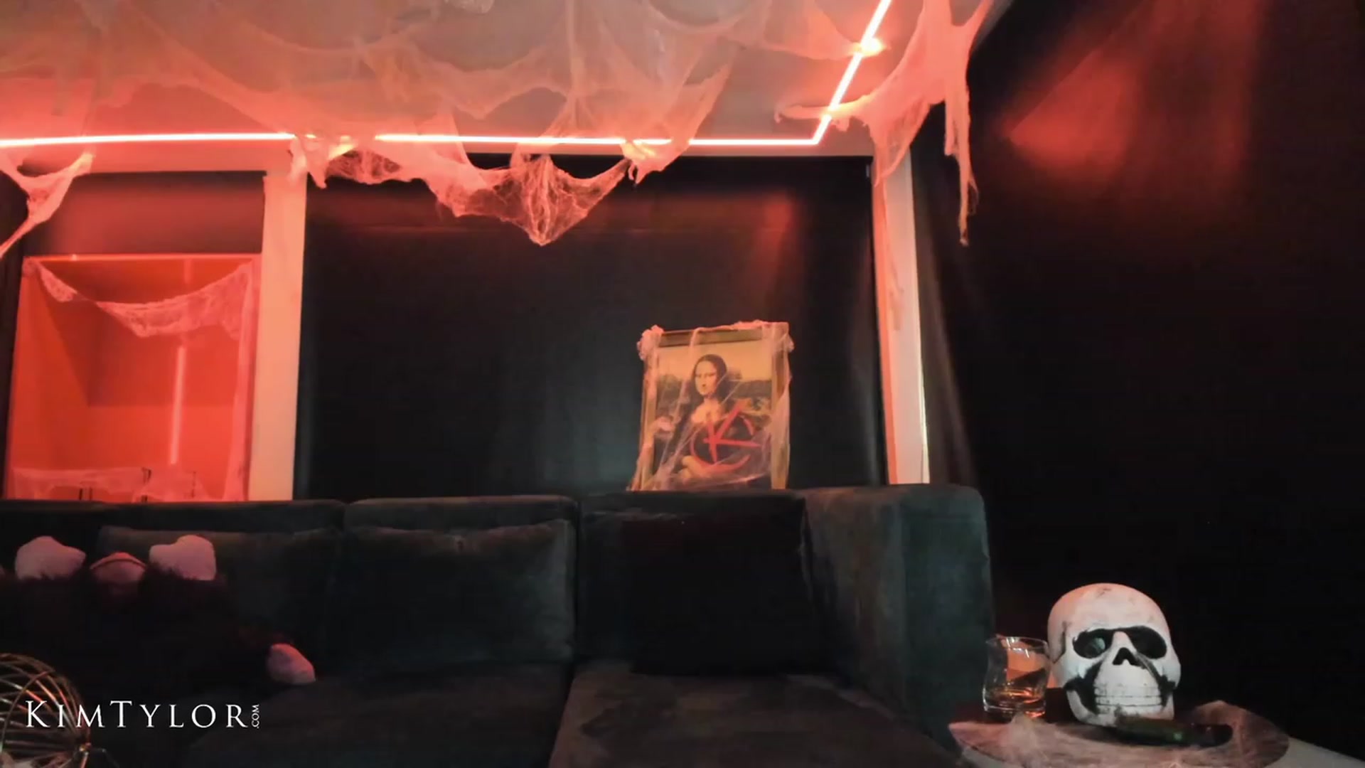 Gallery image thumbnail from Kimtylor_'s myfreecams stream on, 09/30/2023, 04:37 image 4 of 20
