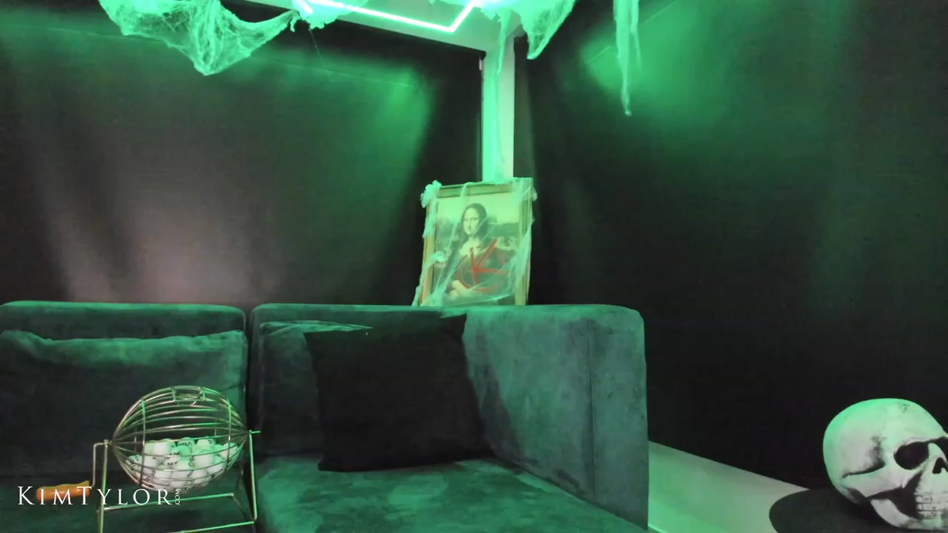 Gallery image thumbnail from Kimtylor_'s myfreecams stream on, 10/03/2023, 03:30 image 16 of 20