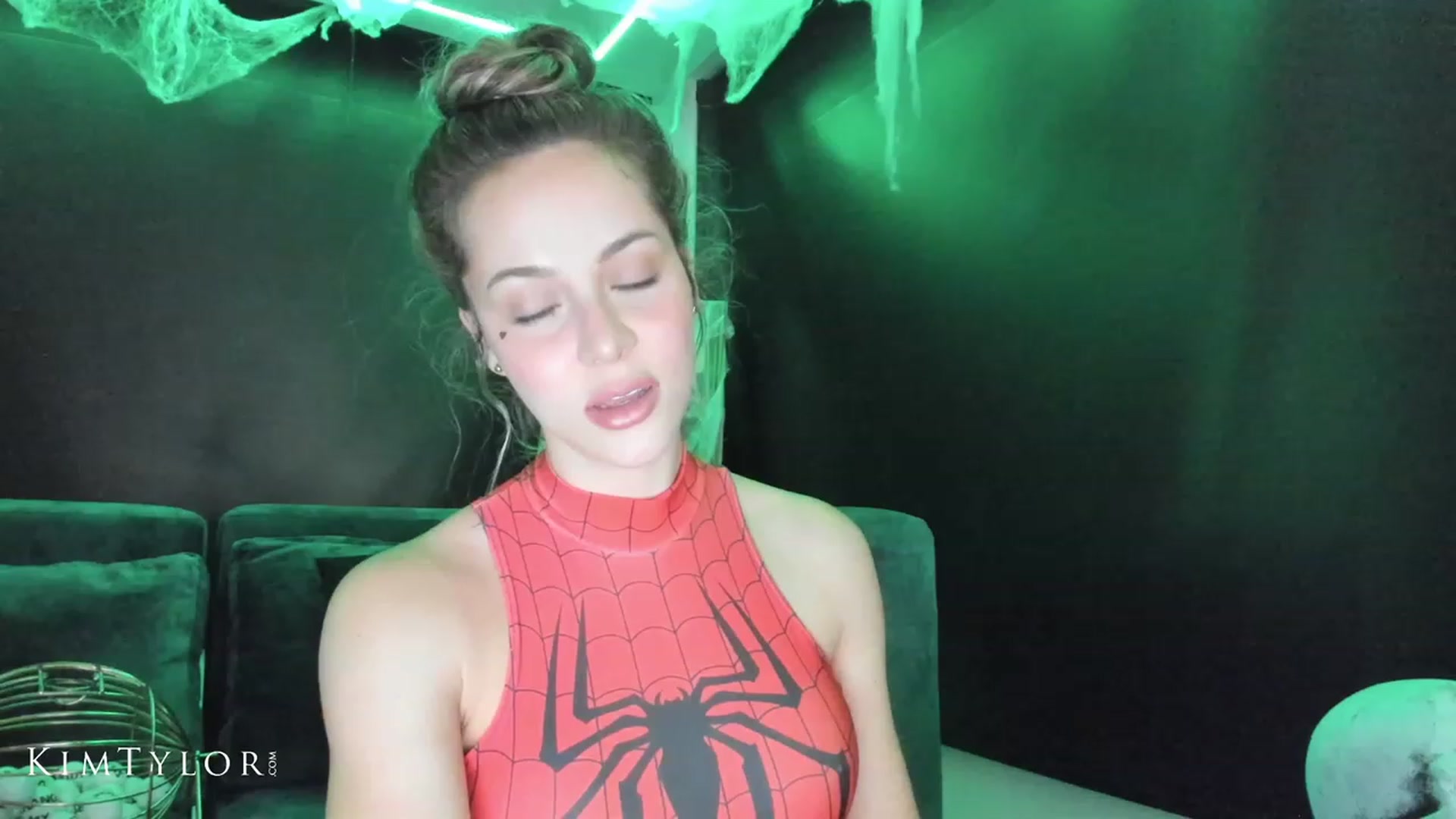 Gallery image thumbnail from Kimtylor_'s myfreecams stream on, 10/03/2023, 03:30 image 6 of 20