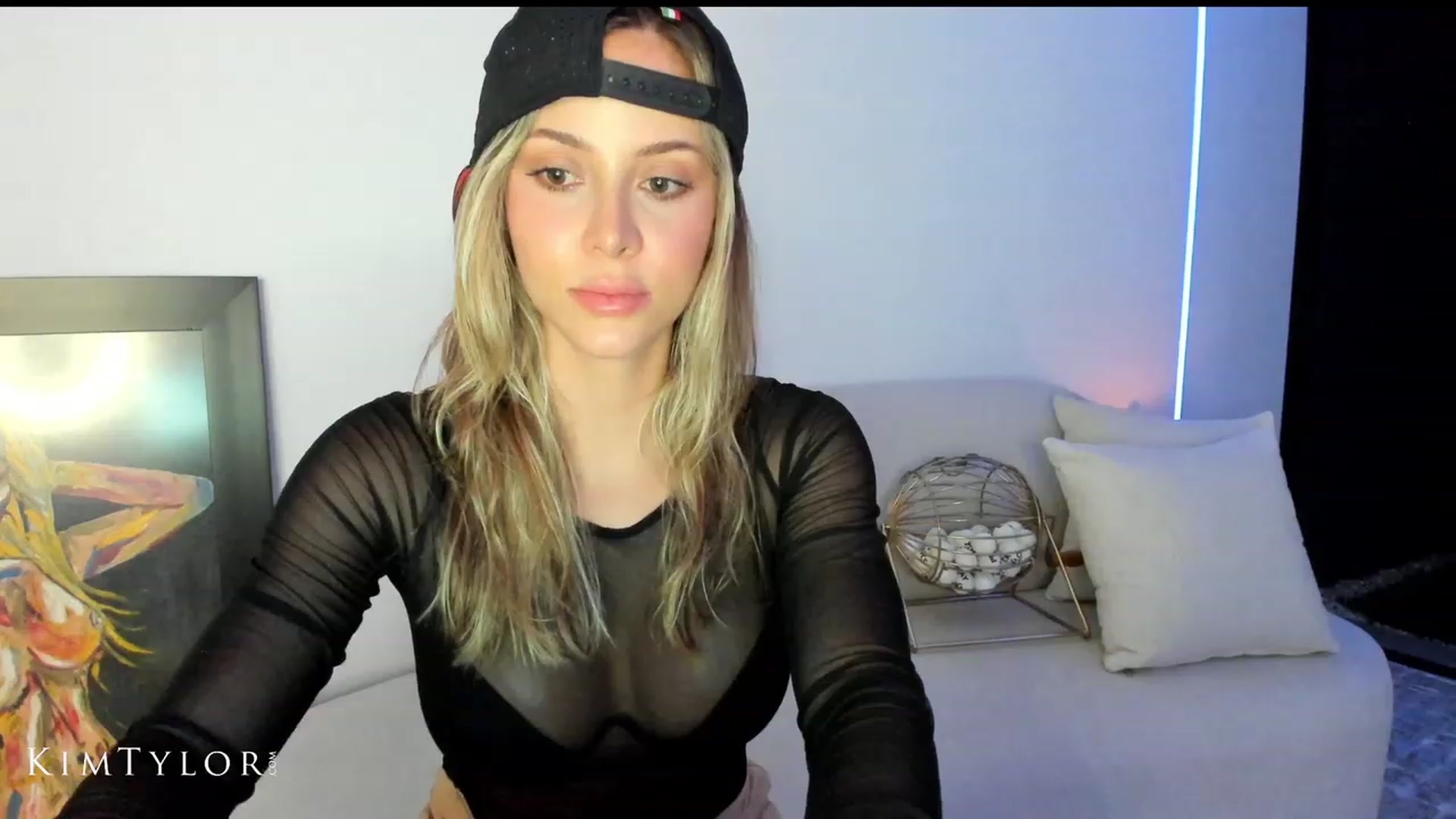 Gallery image thumbnail from Kimtylor_'s myfreecams stream on, 11/11/2023, 02:35 image 2 of 20