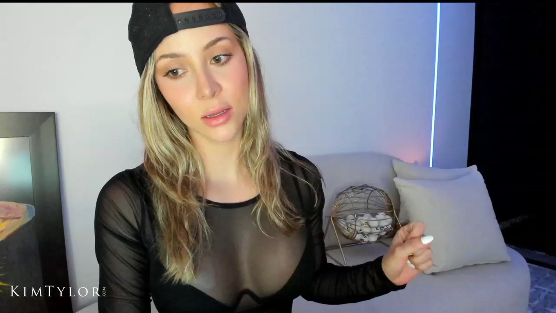 Gallery image thumbnail from Kimtylor_'s myfreecams stream on, 11/11/2023, 02:35 image 16 of 20