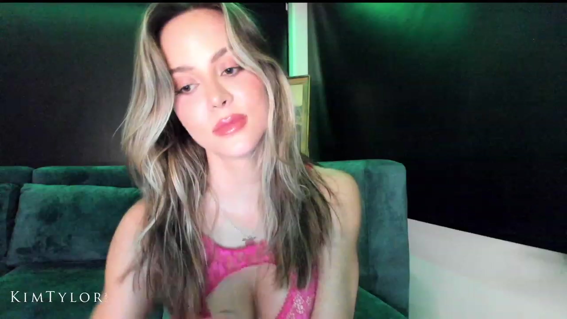 Gallery image thumbnail from Kimtylor_'s myfreecams stream on, 01/10/2024, 04:11 image 12 of 20