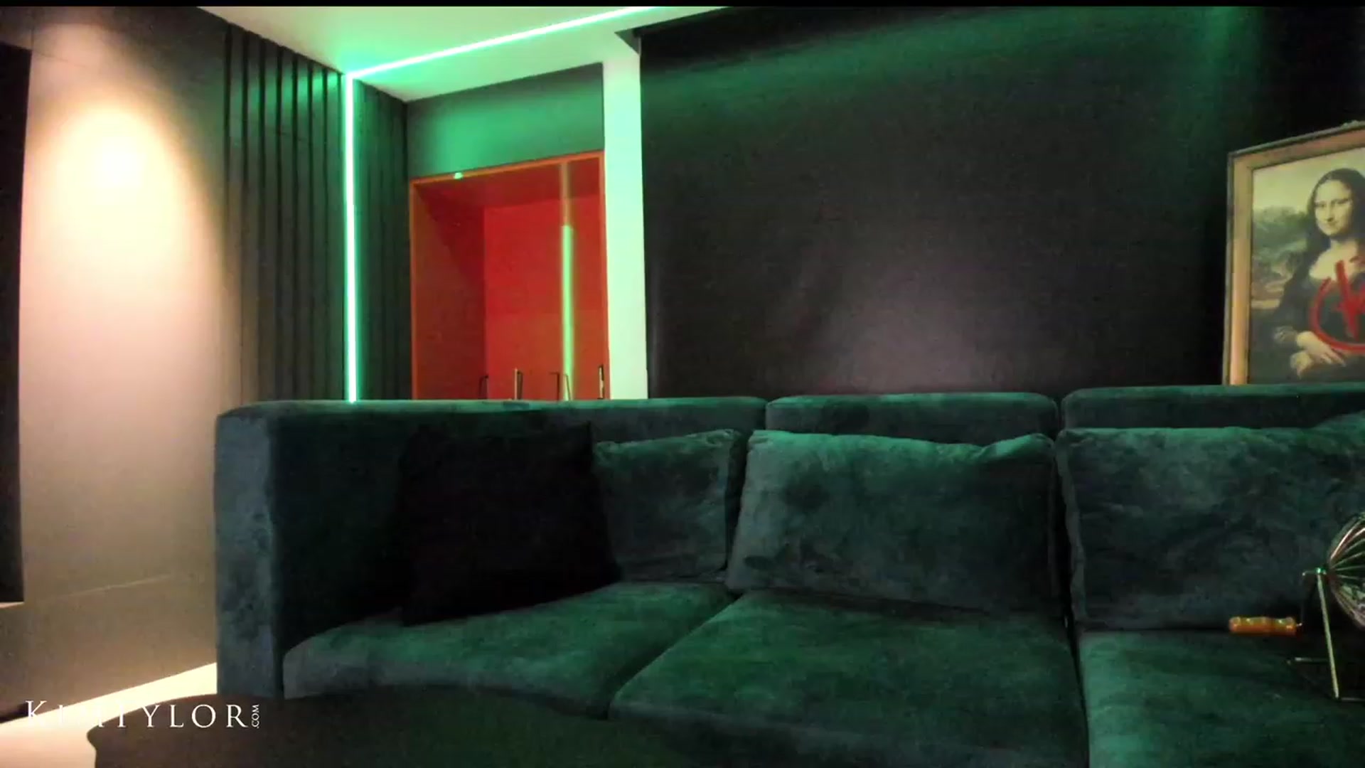 Gallery image thumbnail from Kimtylor_'s myfreecams stream on, 01/10/2024, 04:11 image 1 of 20