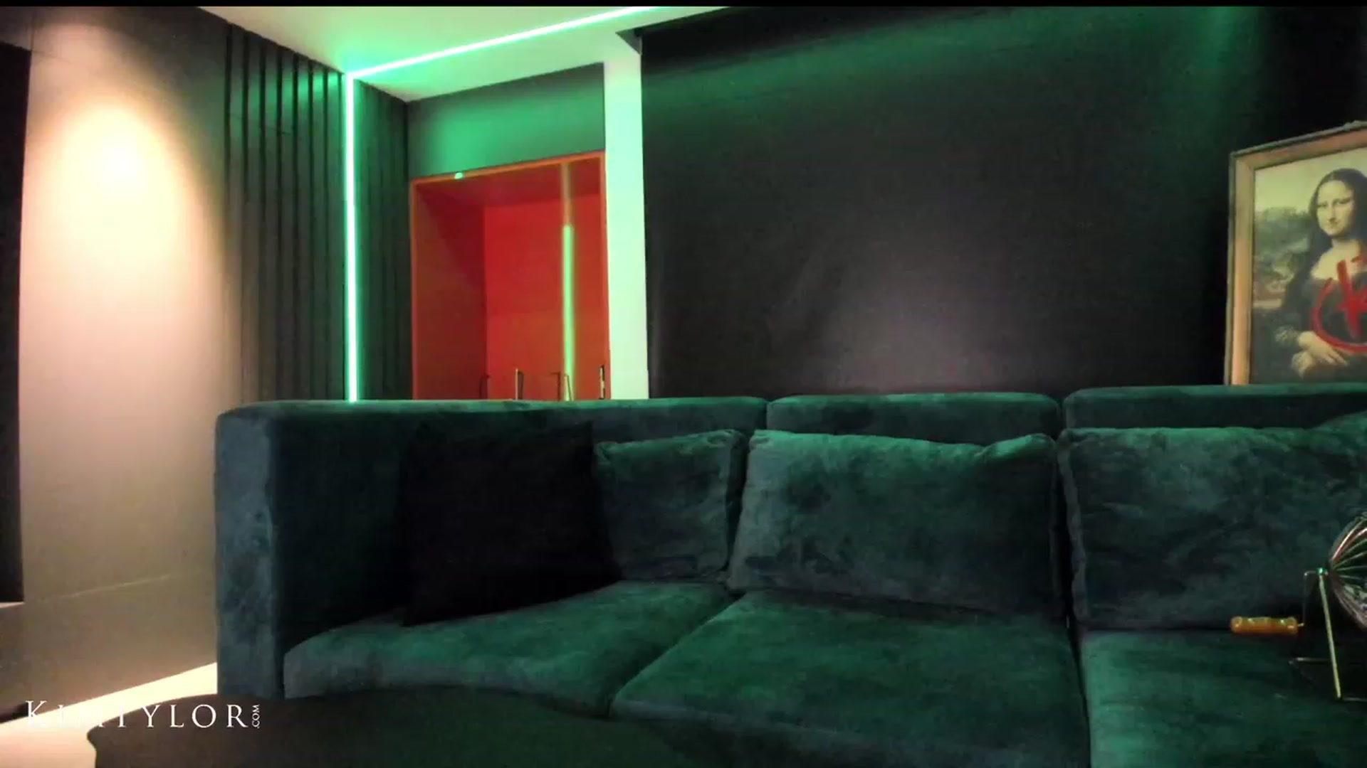 Gallery image thumbnail from Kimtylor_'s myfreecams stream on, 01/10/2024, 04:11 image 2 of 20
