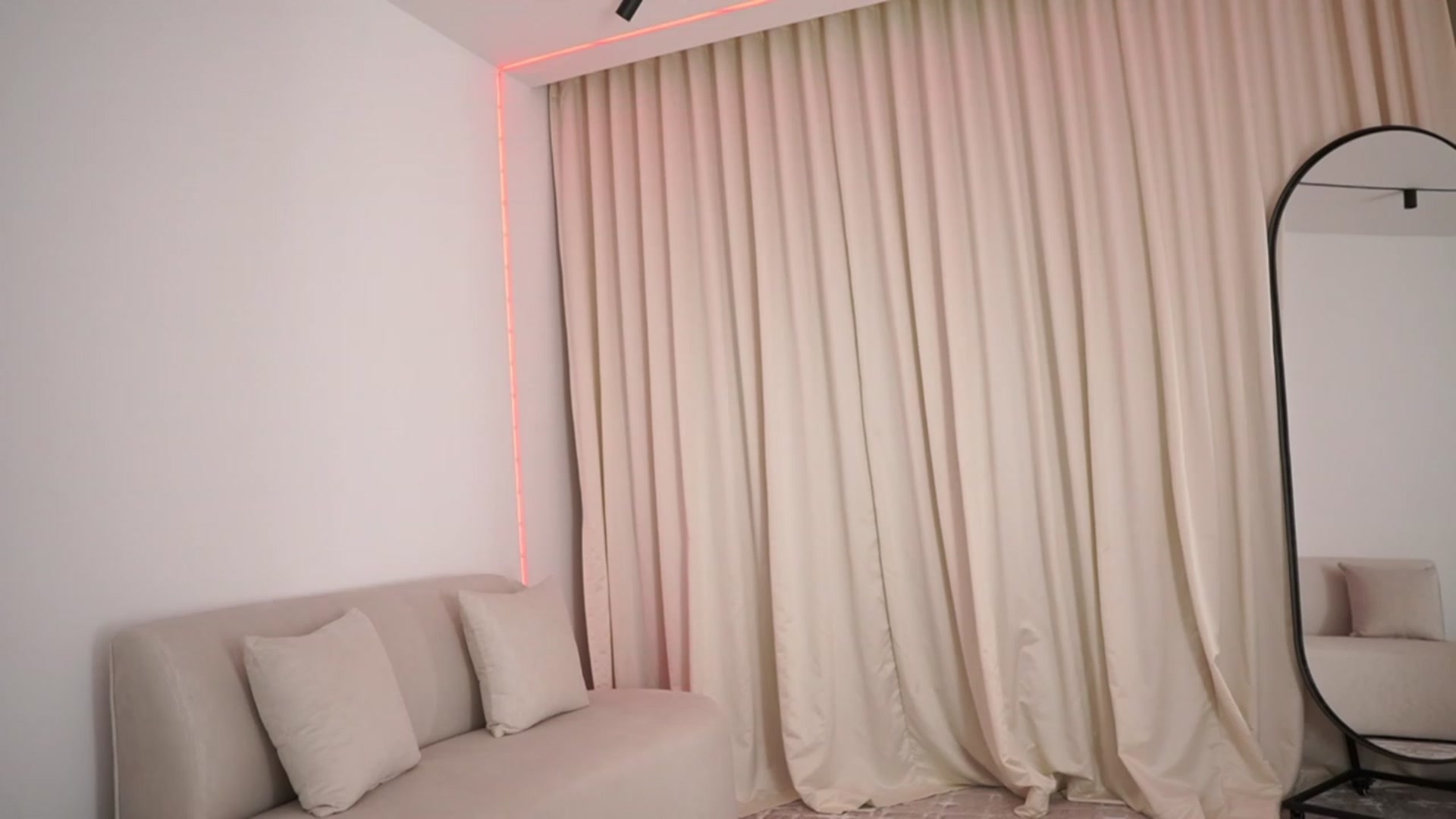Gallery image thumbnail from Kimtylor_'s myfreecams stream on, 01/30/2024, 03:12 image 6 of 20