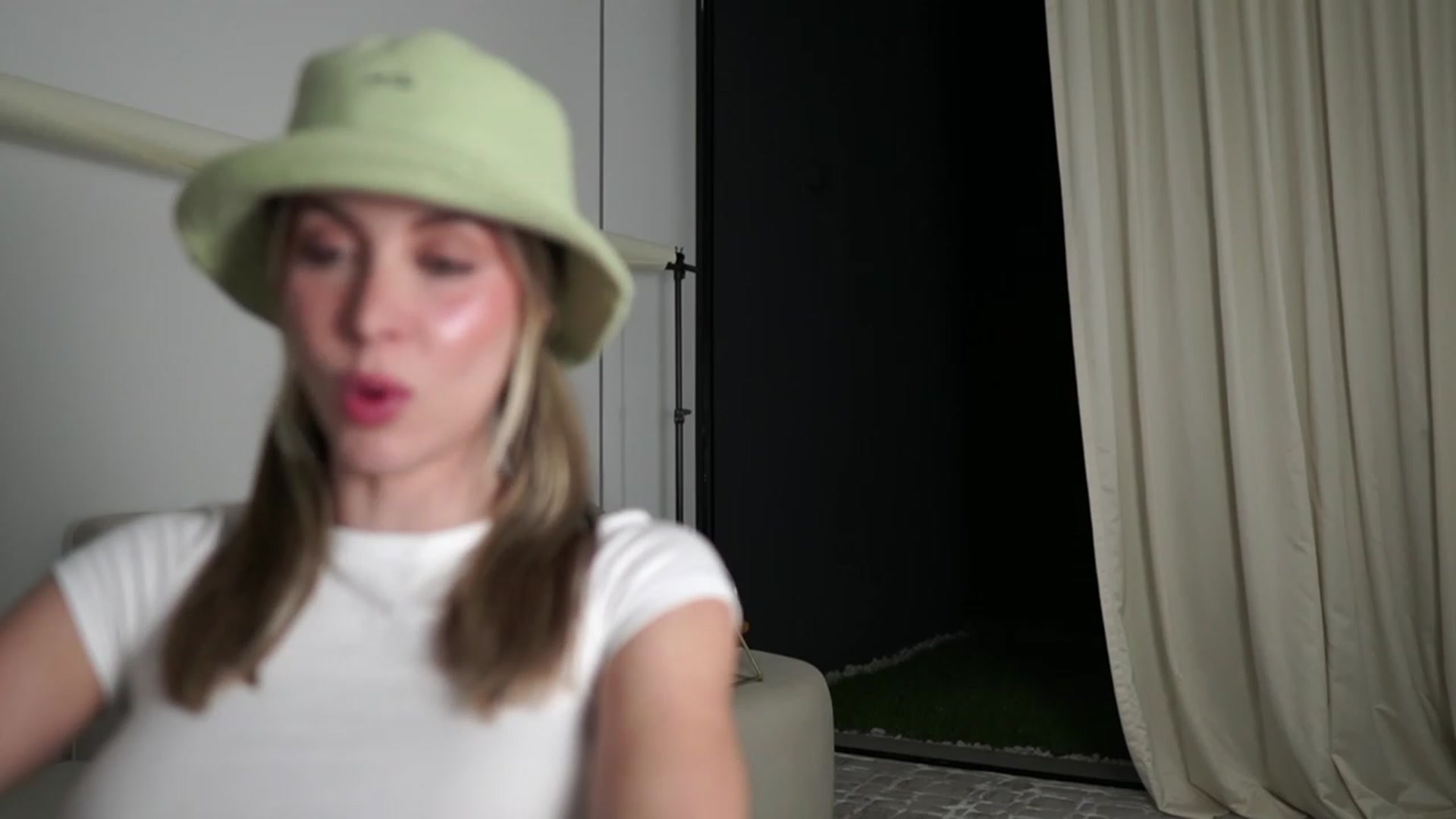 Gallery image thumbnail from Kimtylor_'s myfreecams stream on, 02/13/2024, 02:14 image 17 of 20