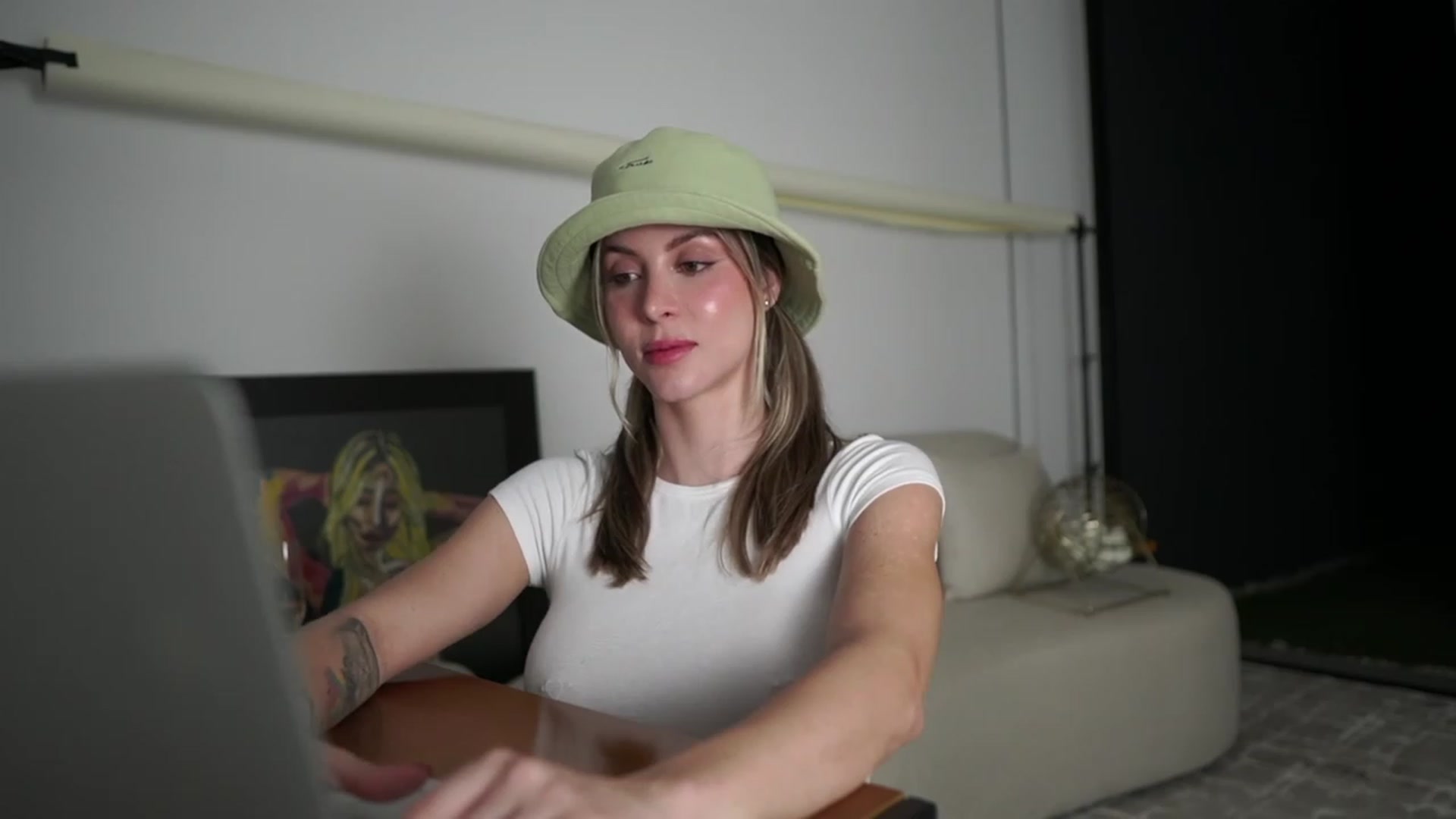 Gallery image thumbnail from Kimtylor_'s myfreecams stream on, 02/13/2024, 02:14 image 6 of 20