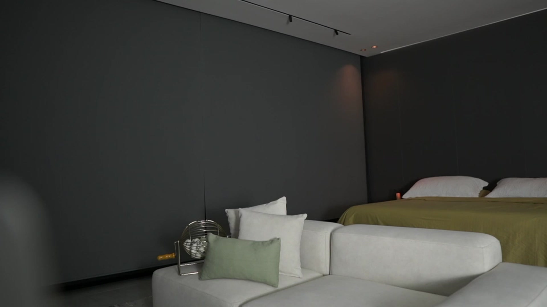 Gallery image thumbnail from Kimtylor_'s myfreecams stream on, 02/24/2024, 02:32 image 7 of 20