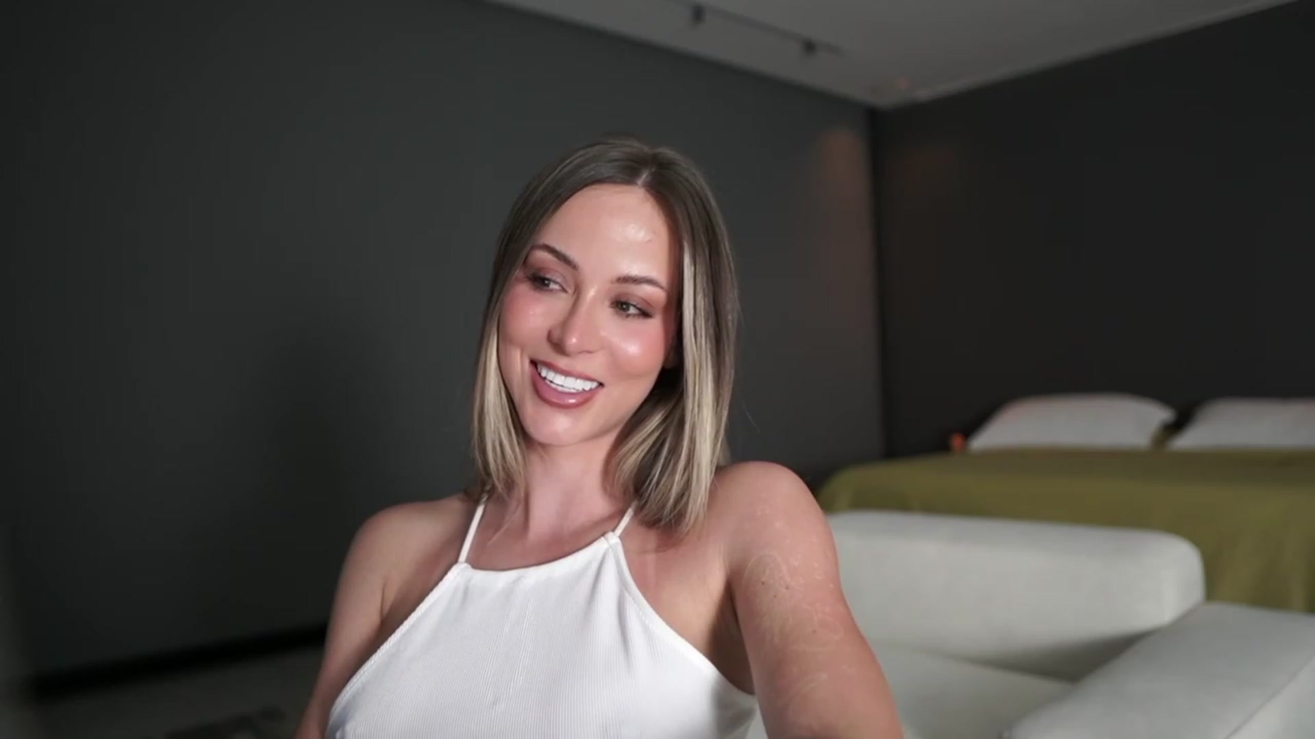 Gallery image thumbnail from Kimtylor_'s myfreecams stream on, 02/24/2024, 02:32 image 4 of 20