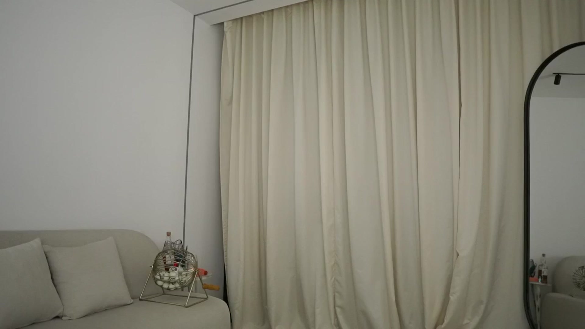 Gallery image thumbnail from Kimtylor_'s myfreecams stream on, 05/10/2024, 04:10 image 6 of 20