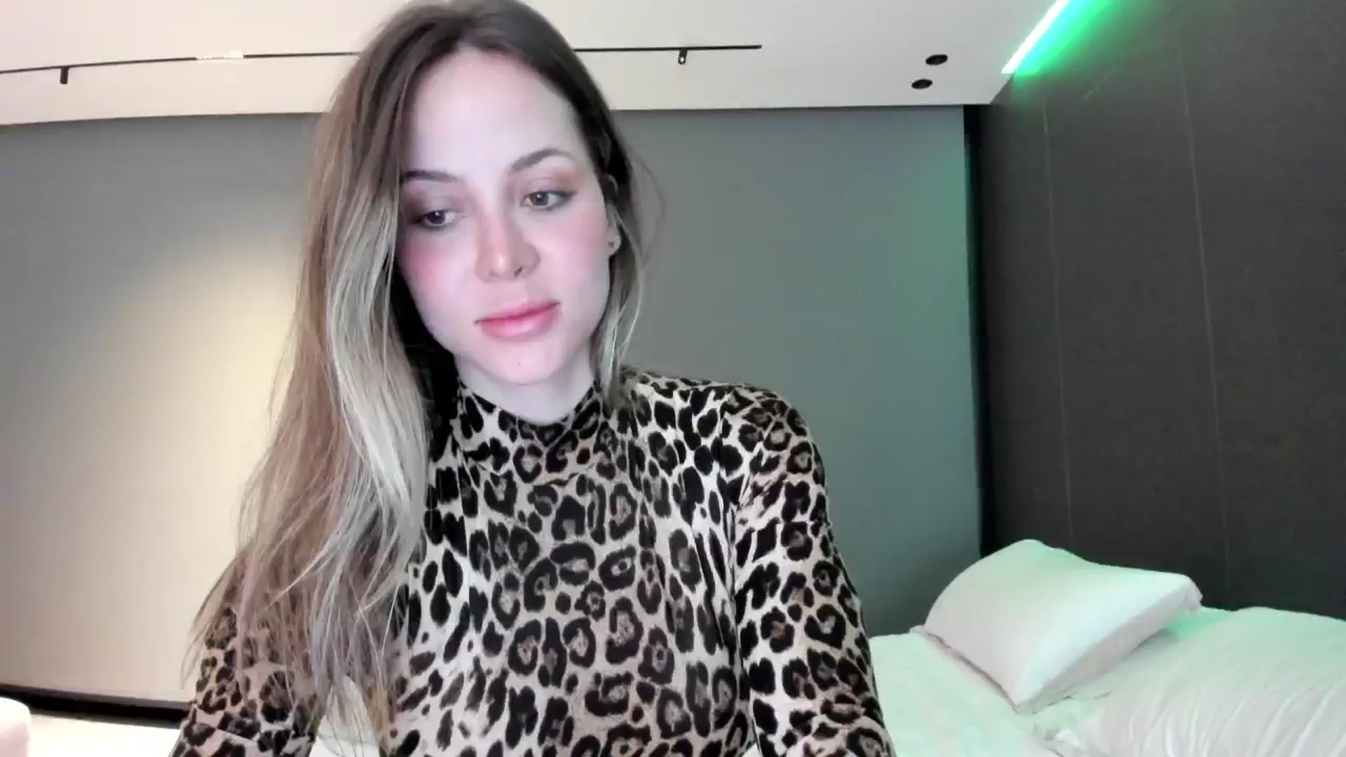 Gallery image thumbnail from Kimtylor_'s myfreecams stream on, 05/30/2024, 02:30 image 20 of 20