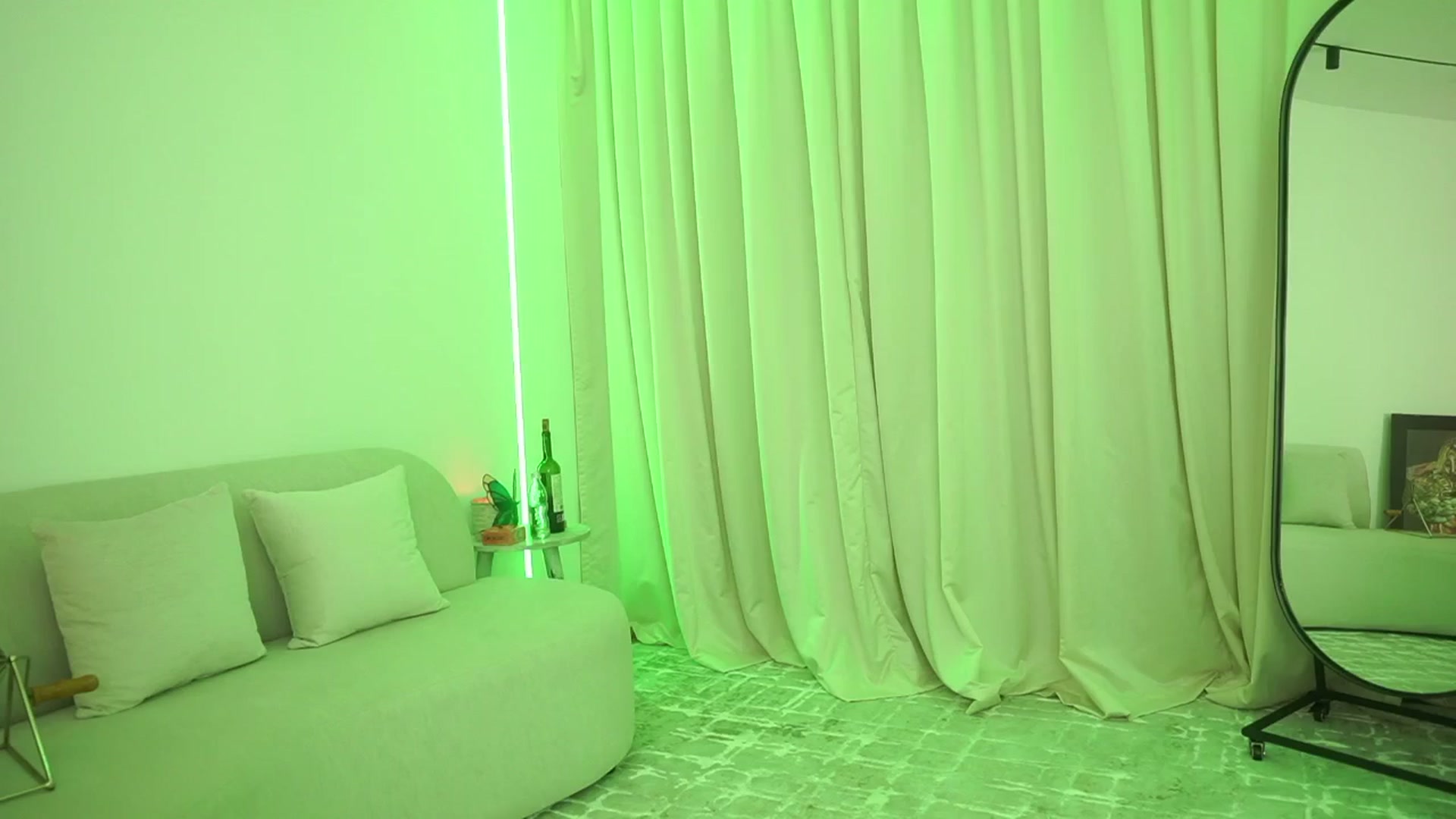 Gallery image thumbnail from Kimtylor_'s myfreecams stream on, 07/12/2024, 05:42 image 7 of 20