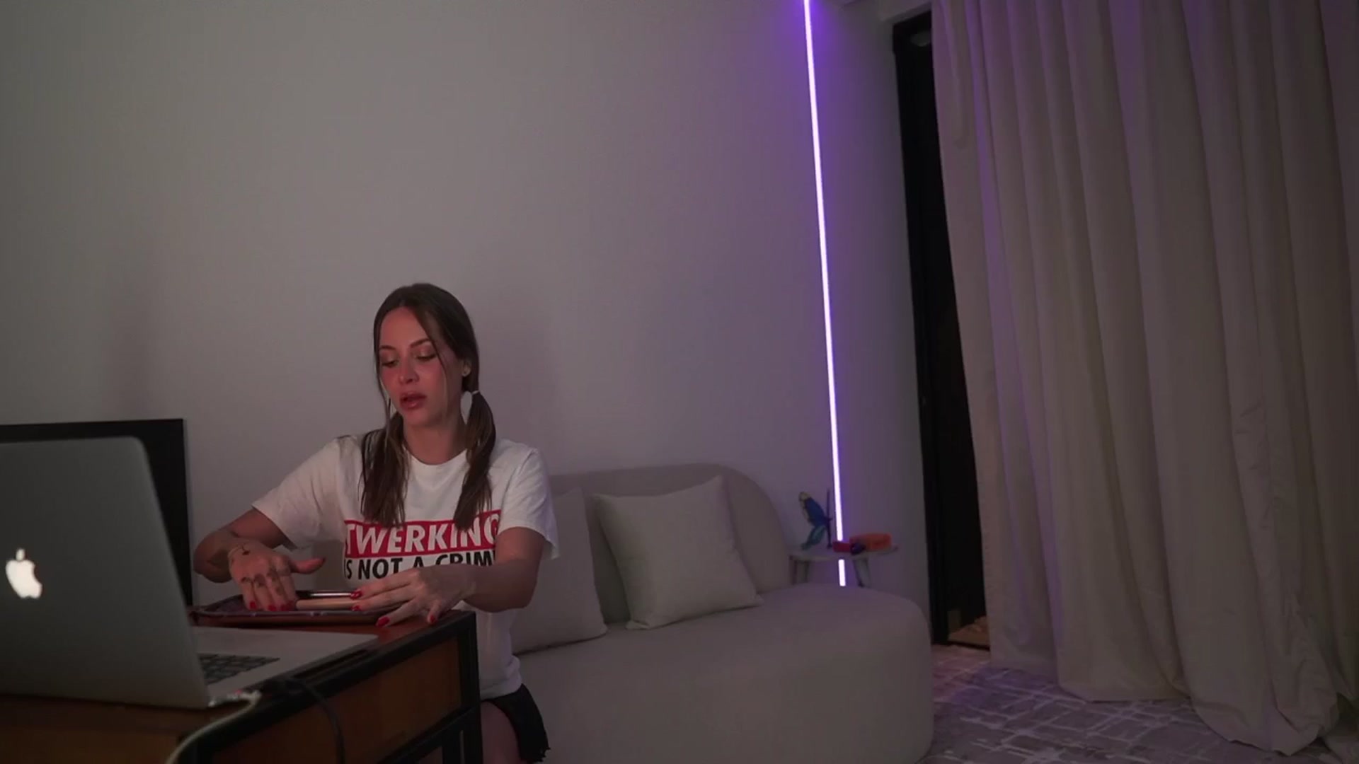 Gallery image thumbnail from Kimtylor_'s myfreecams stream on, 07/17/2024, 03:58 image 3 of 20