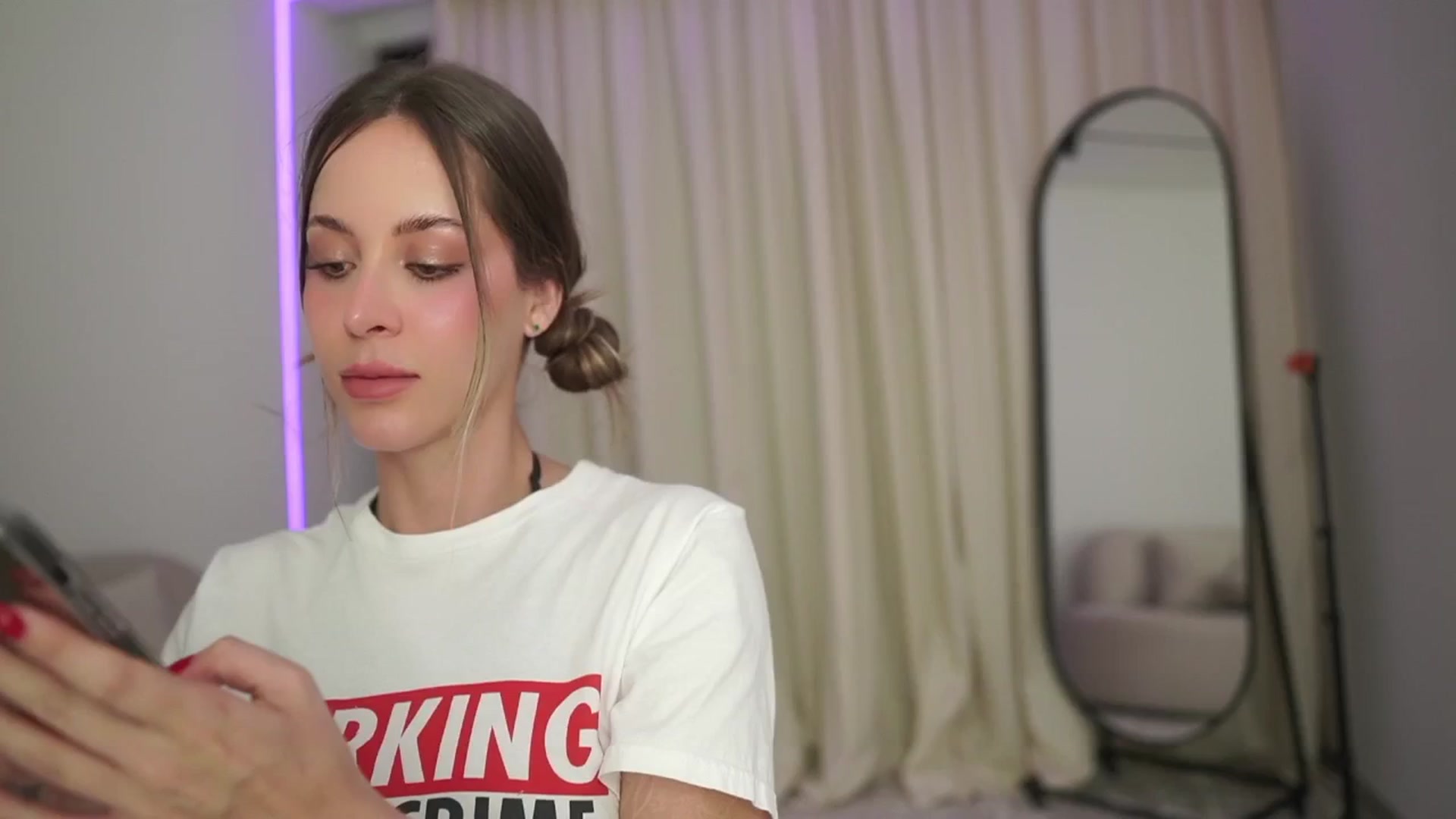 Gallery image thumbnail from Kimtylor_'s myfreecams stream on, 07/17/2024, 05:06 image 1 of 20