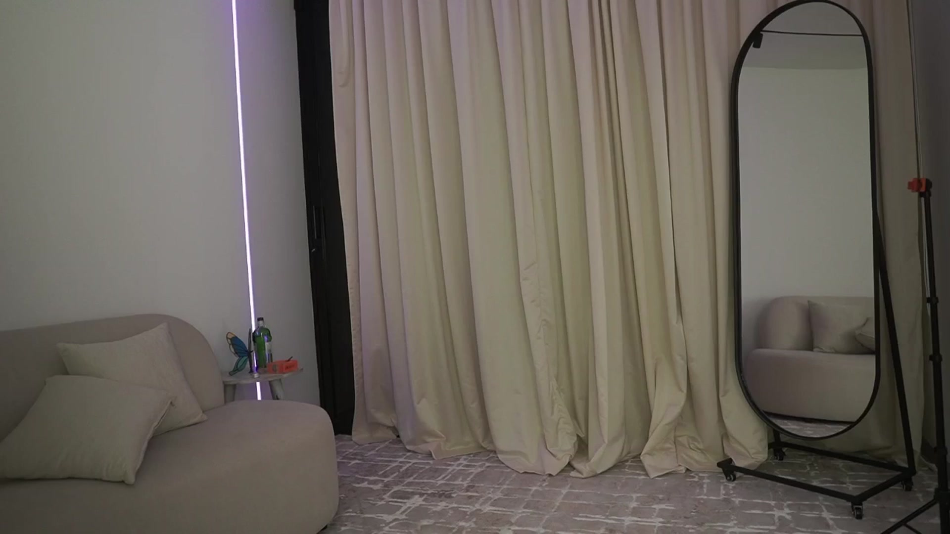 Gallery image thumbnail from Kimtylor_'s myfreecams stream on, 07/17/2024, 05:06 image 17 of 20
