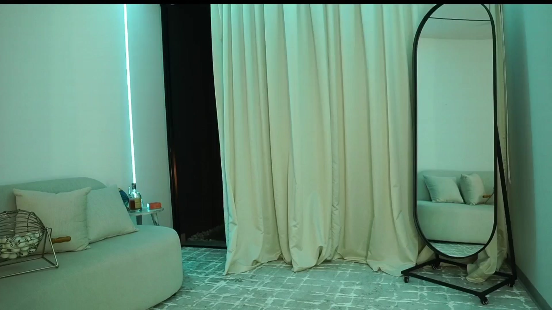 Gallery image thumbnail from Kimtylor_'s myfreecams stream on, 09/08/2024, 01:54 image 12 of 20