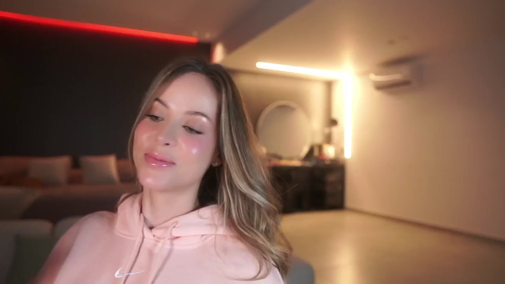 Gallery image thumbnail from Kimtylor_'s myfreecams stream on, 12/15/2024, 24:03 image 3 of 20