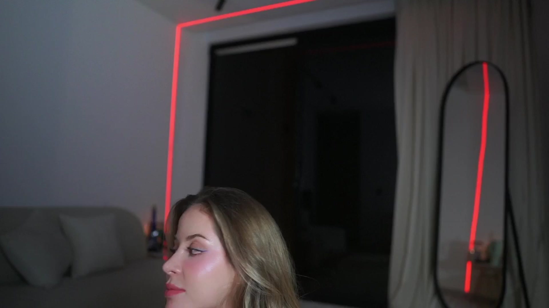 Gallery image thumbnail from Kimtylor_'s myfreecams stream on, 06/22/2025, 01:25 image 12 of 20