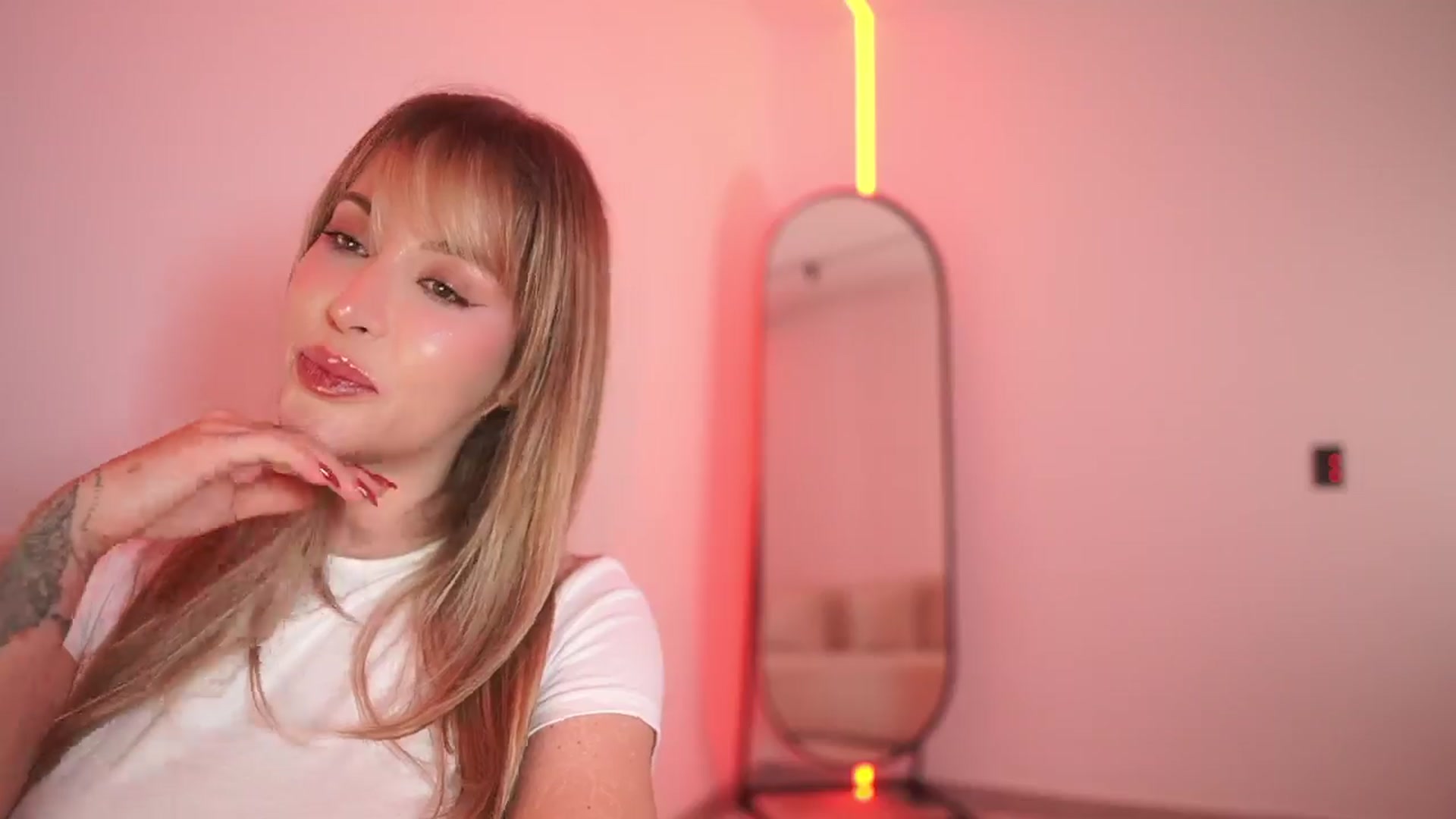 Gallery image thumbnail from Kimtylor_'s myfreecams stream on, 01/18/2026, 02:52 image 2 of 20