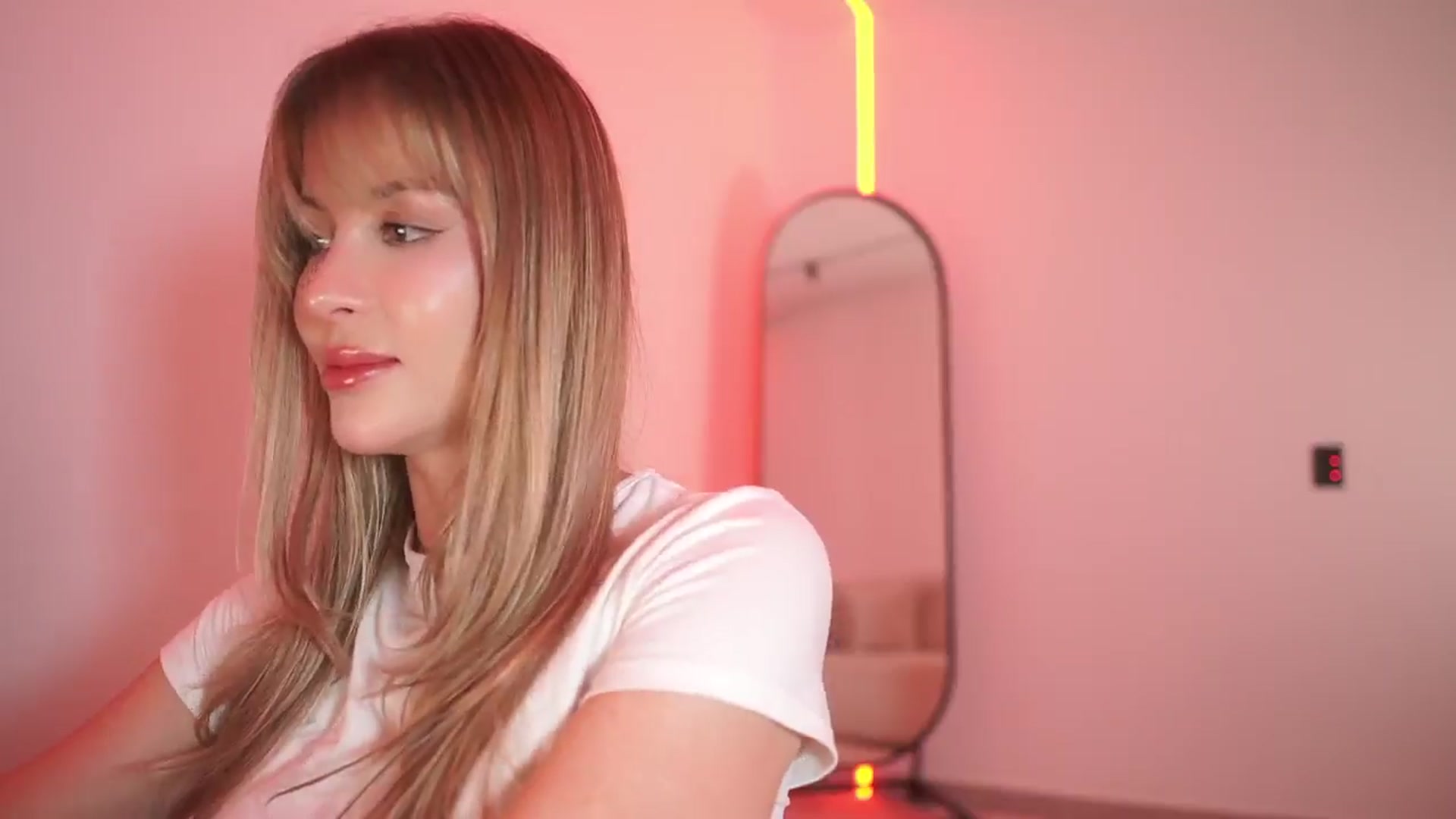 Gallery image thumbnail from Kimtylor_'s myfreecams stream on, 01/18/2026, 02:52 image 4 of 20