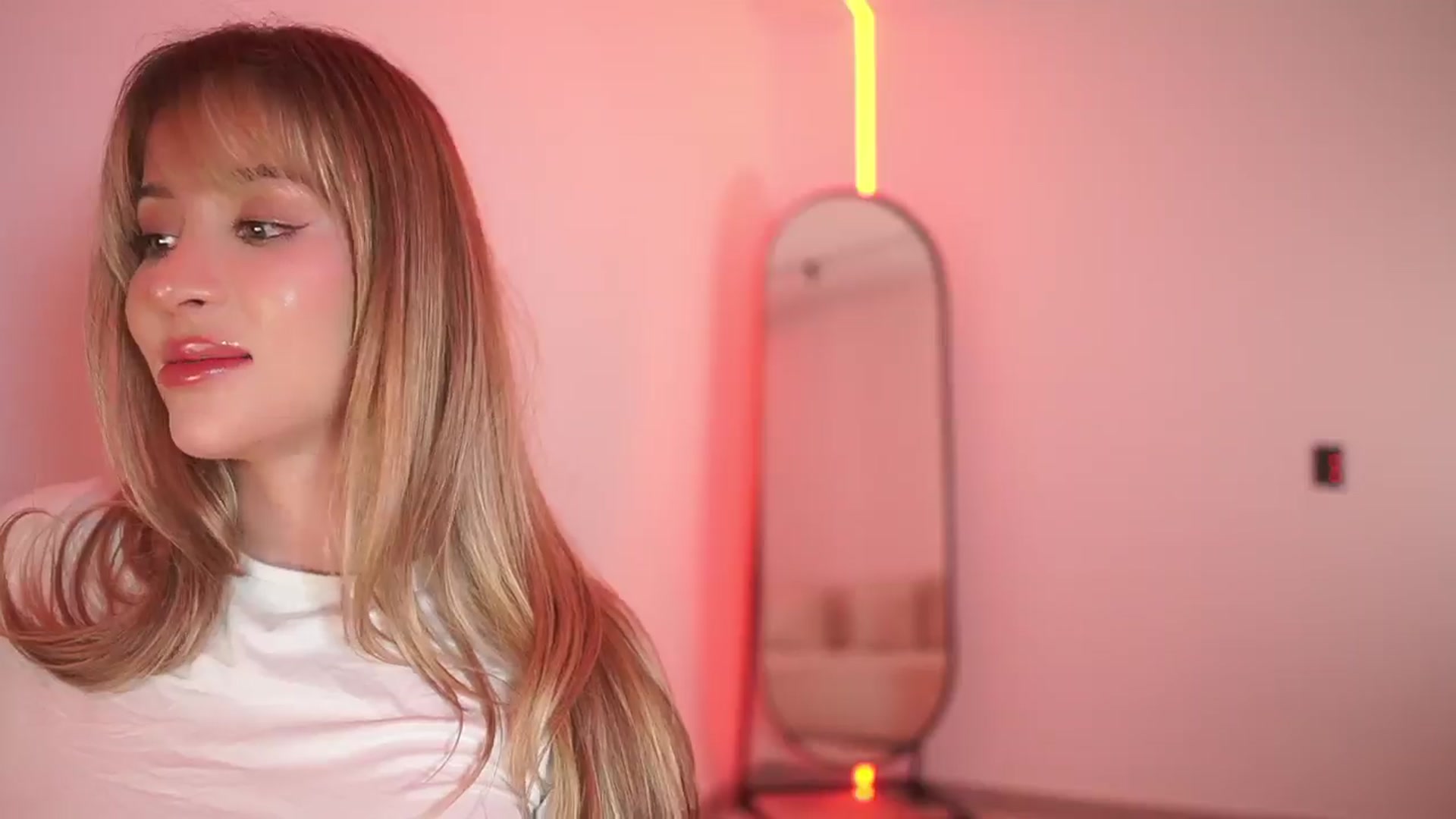 Gallery image thumbnail from Kimtylor_'s myfreecams stream on, 01/18/2026, 02:52 image 3 of 20