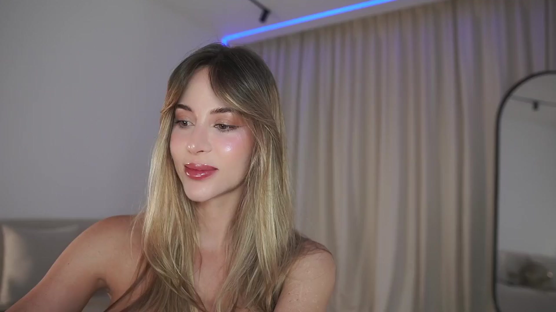 Gallery image thumbnail from Kimtylor_'s myfreecams stream on, 03/27/2026, 04:04 image 2 of 20