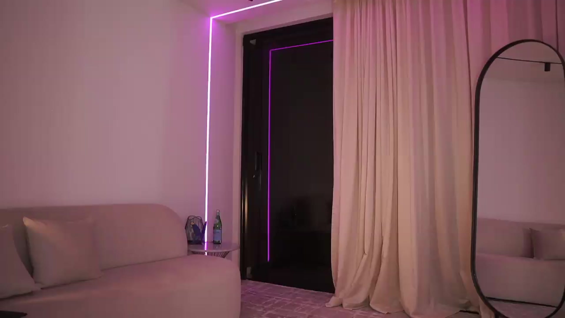 Gallery image thumbnail from Kimtylor_'s myfreecams stream on, 05/10/2026, 03:01 image 12 of 20