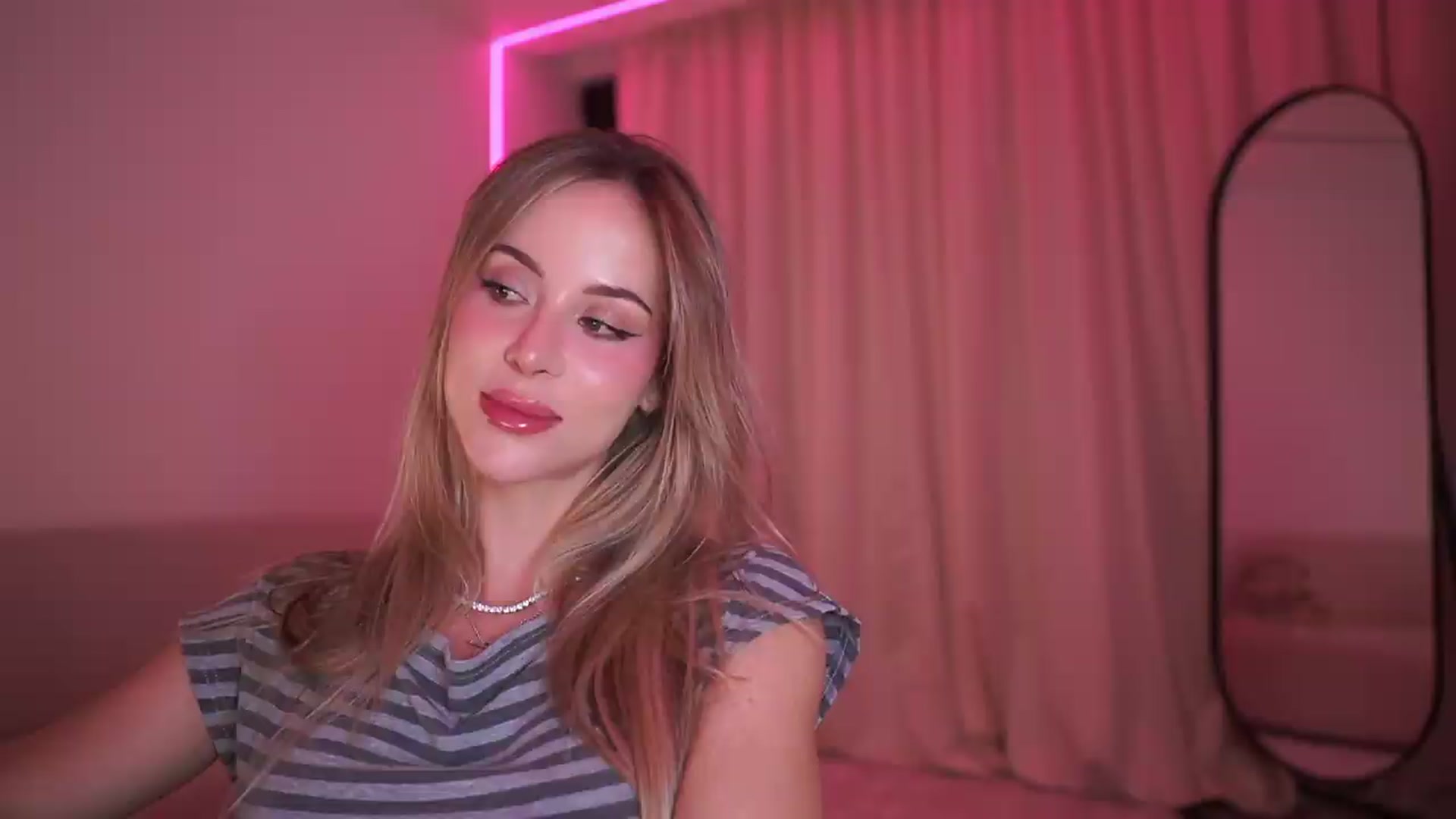 Gallery image thumbnail from Kimtylor_'s myfreecams stream on, 06/12/2026, 02:49 image 1 of 20
