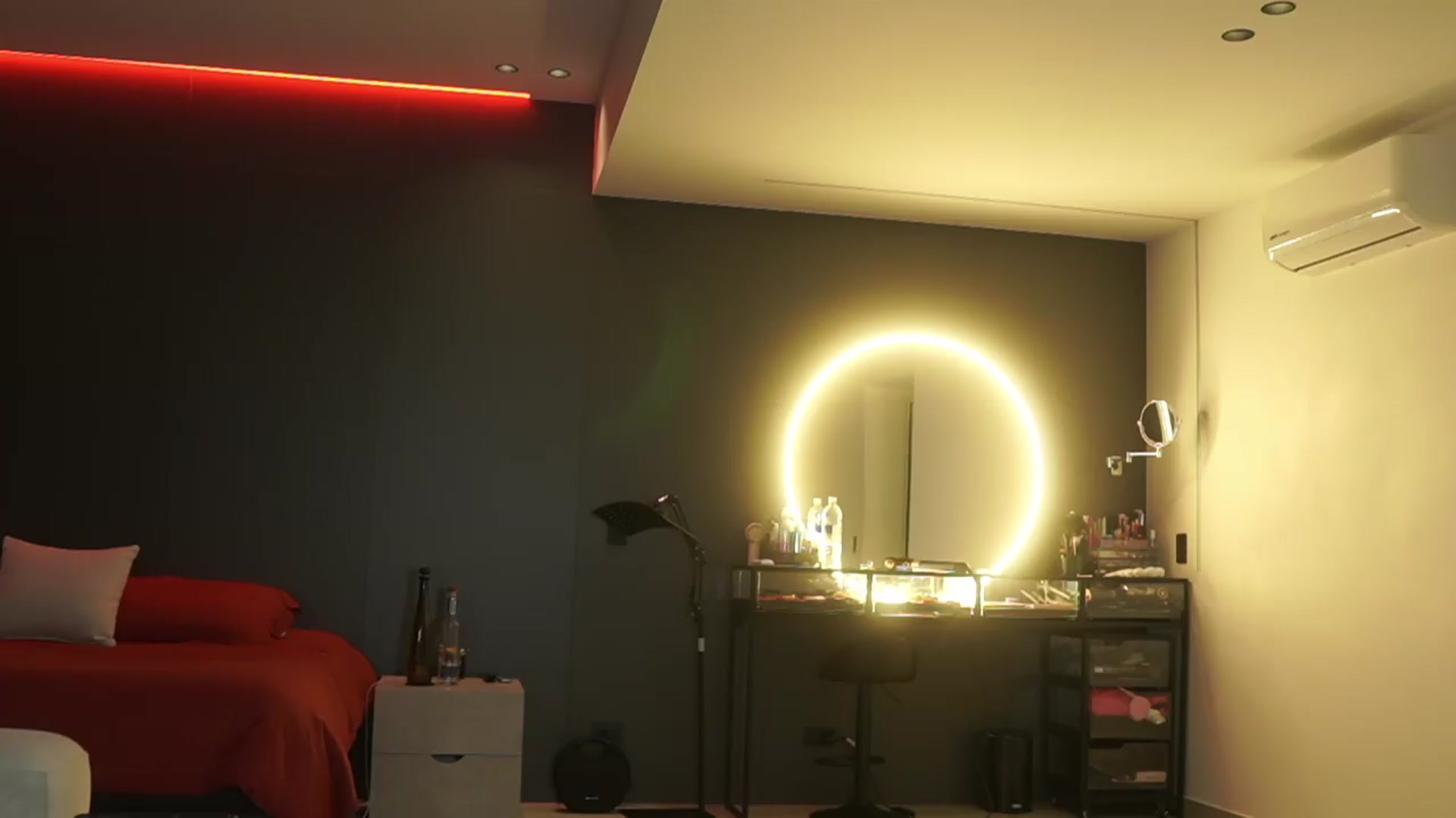 Gallery image thumbnail from Kimtylor_'s myfreecams stream on, 07/11/2026, 03:42 image 4 of 20