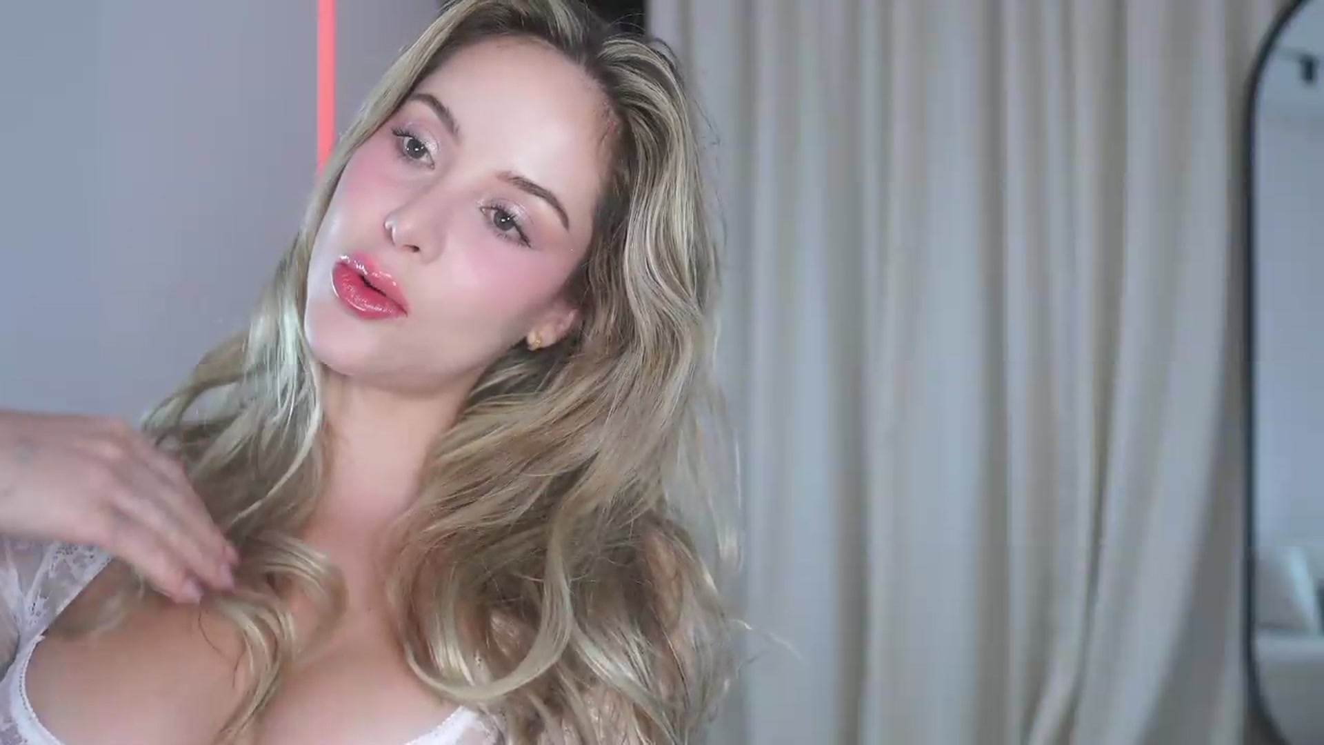 Gallery image thumbnail from Kimtylor_'s myfreecams stream on, 07/24/2026, 01:54 image 10 of 20